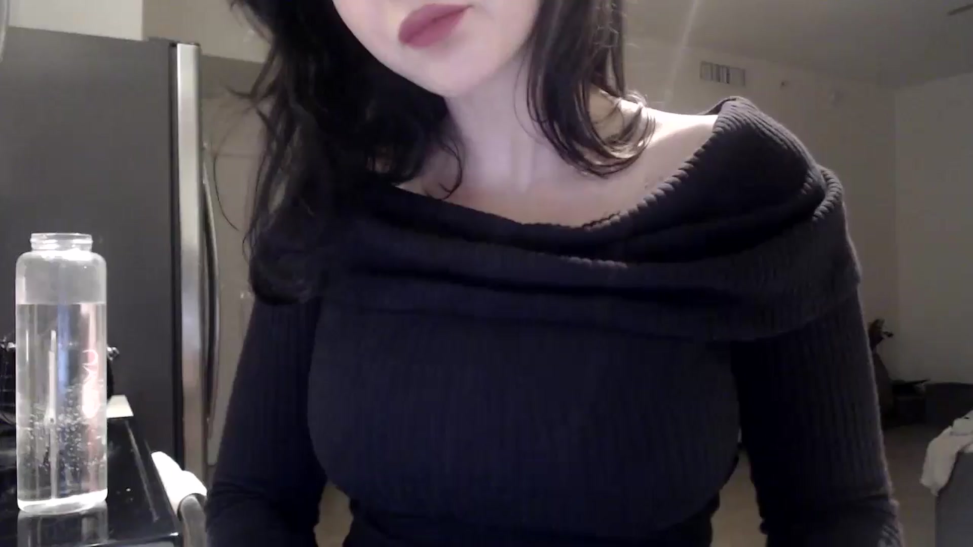 Gallery image thumbnail from hot_emo_girl's myfreecams stream on, 08/19/2024, 24:26 image 16 of 20