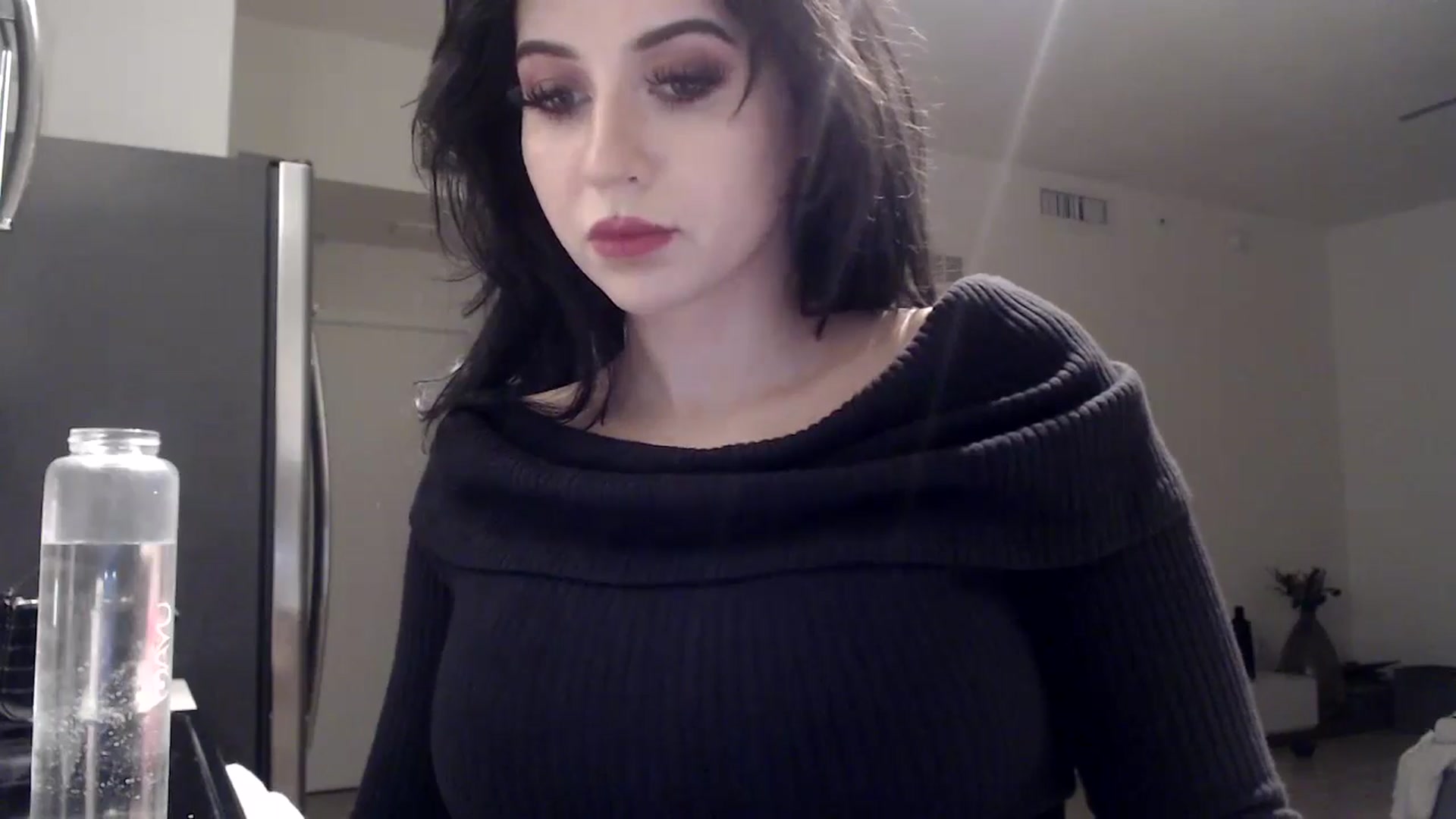 Gallery image thumbnail from hot_emo_girl's myfreecams stream on, 08/19/2024, 24:26 image 18 of 20