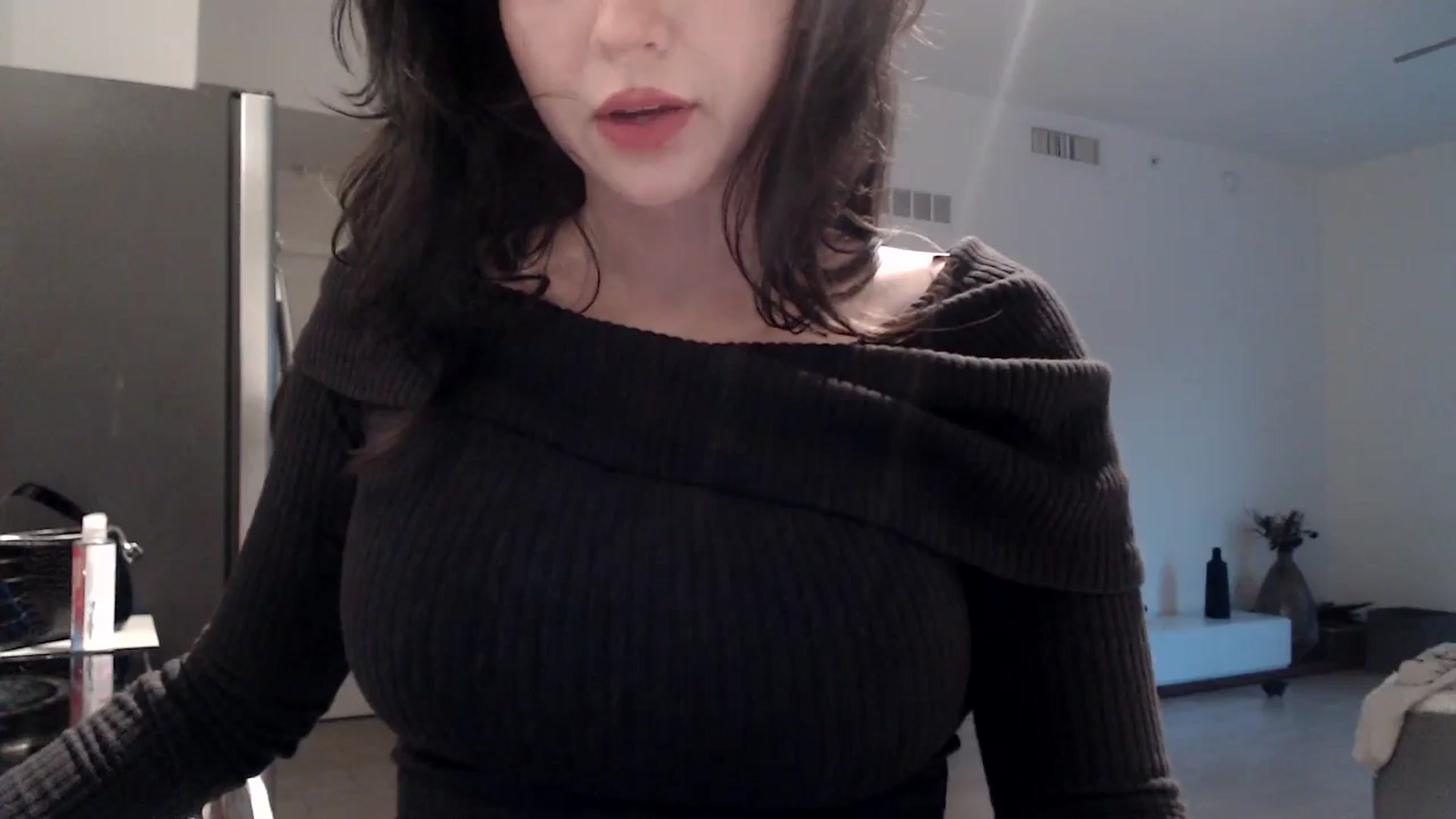 Gallery image thumbnail from hot_emo_girl's myfreecams stream on, 08/19/2024, 24:26 image 3 of 20