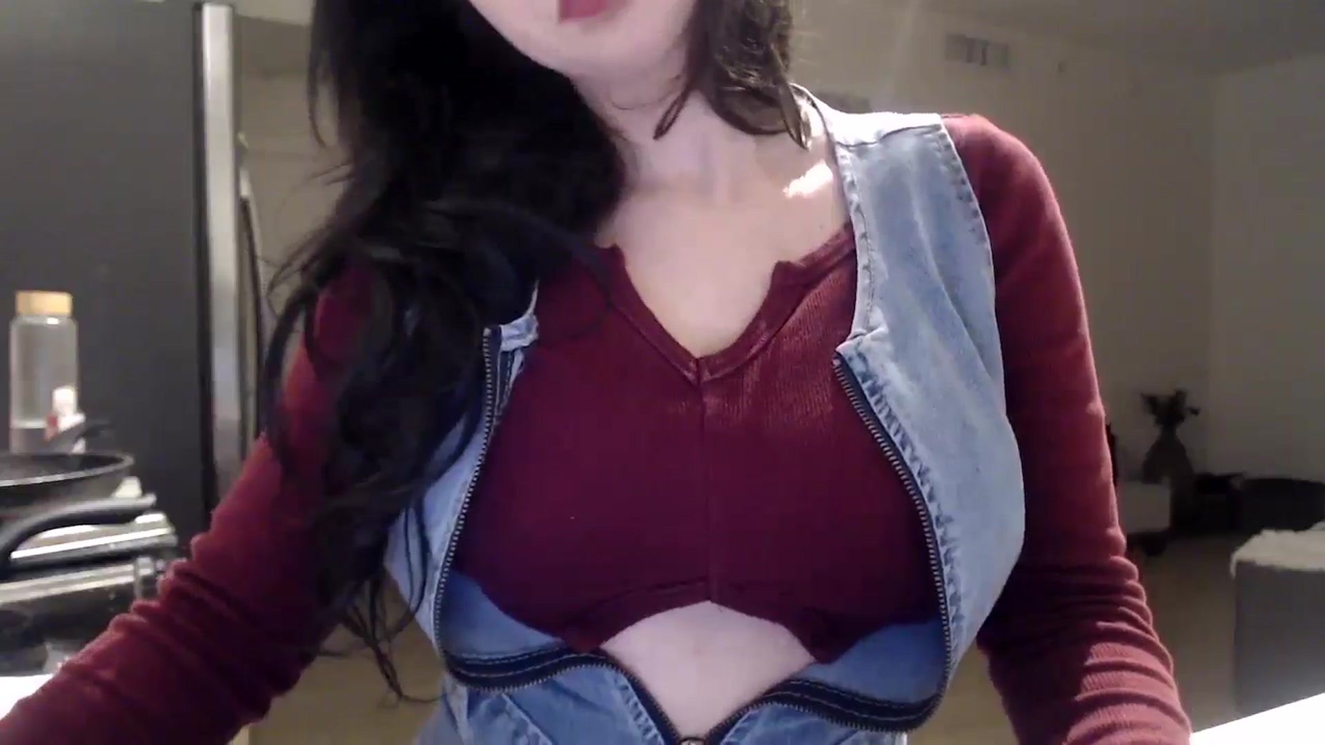 Gallery image thumbnail from hot_emo_girl's myfreecams stream on, 08/21/2024, 02:53 image 12 of 20