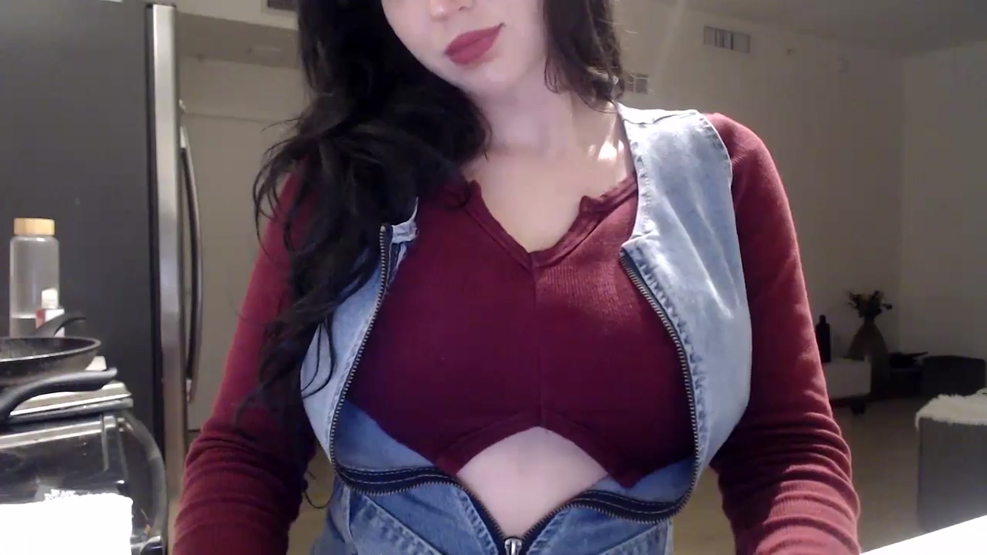 Gallery image thumbnail from hot_emo_girl's myfreecams stream on, 08/21/2024, 02:53 image 14 of 20