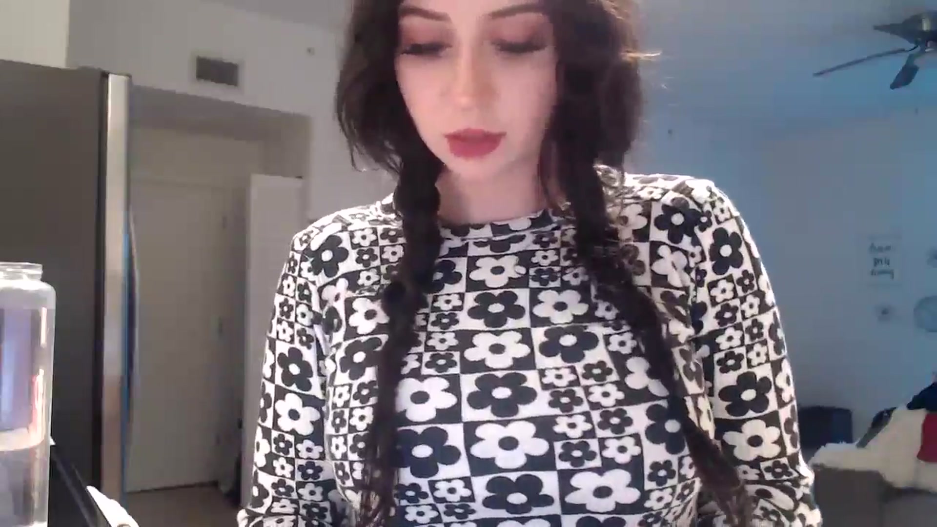 Gallery image thumbnail from hot_emo_girl's myfreecams stream on, 08/22/2024, 23:50 image 18 of 20