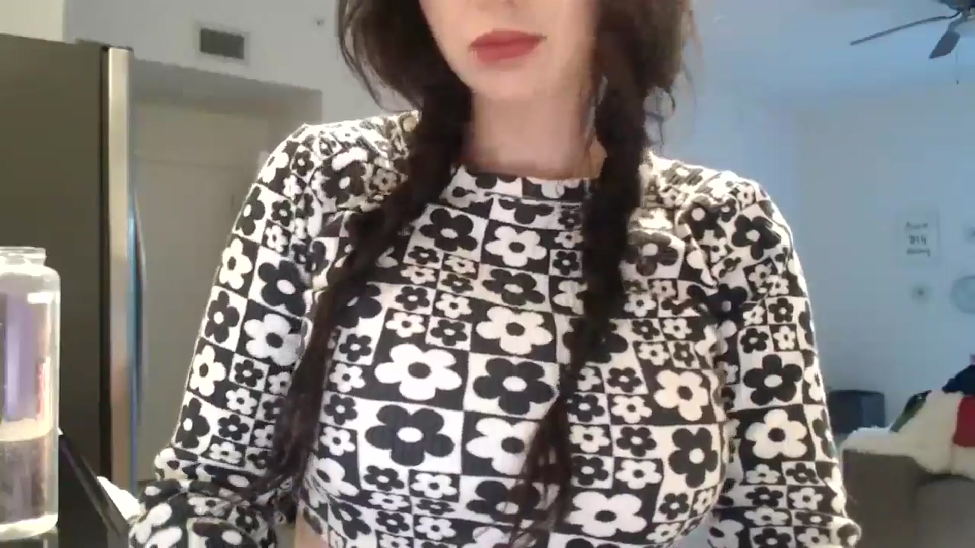 Gallery image thumbnail from hot_emo_girl's myfreecams stream on, 08/22/2024, 23:50 image 10 of 20