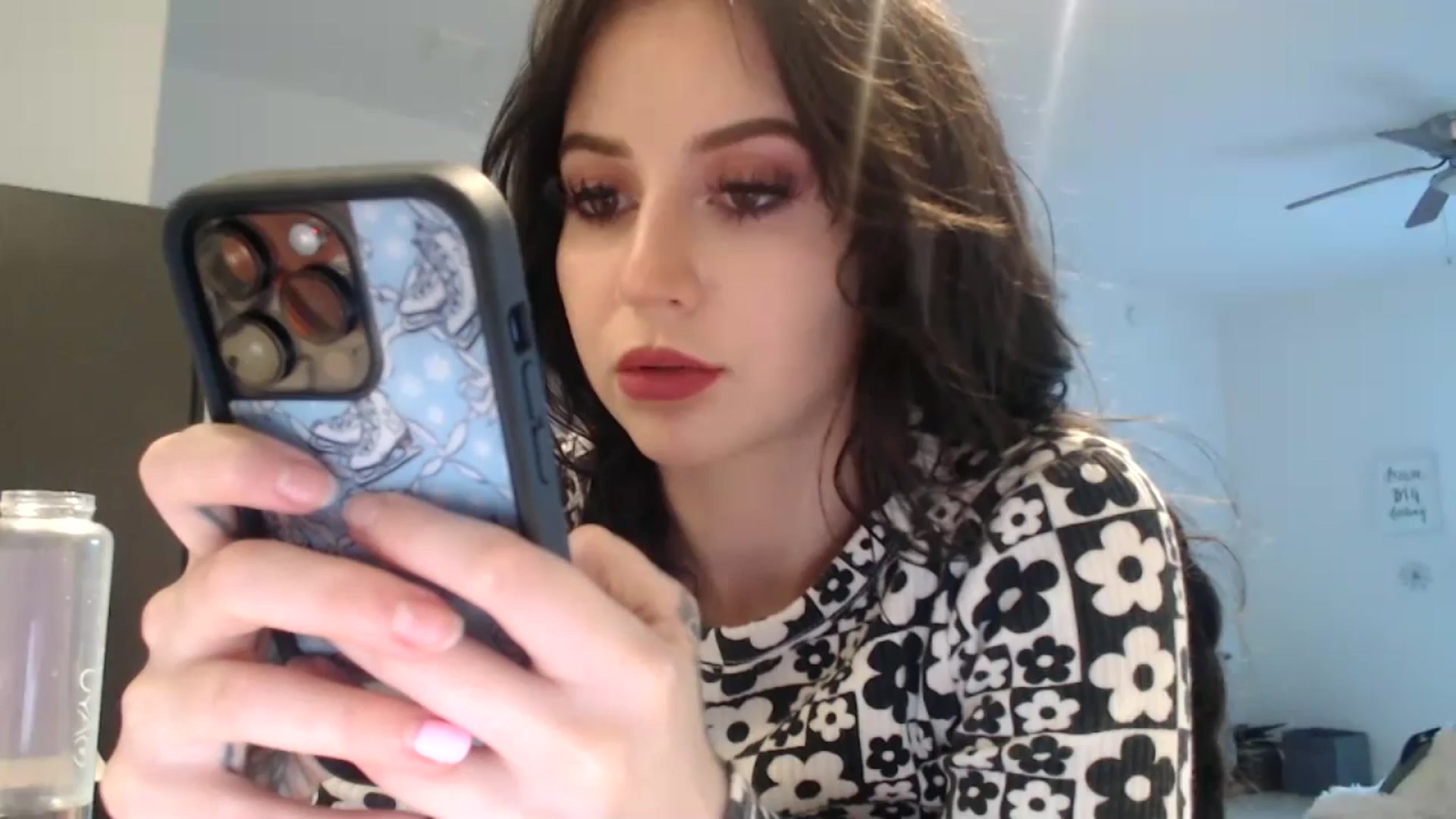 Gallery image thumbnail from hot_emo_girl's myfreecams stream on, 08/22/2024, 23:50 image 1 of 20