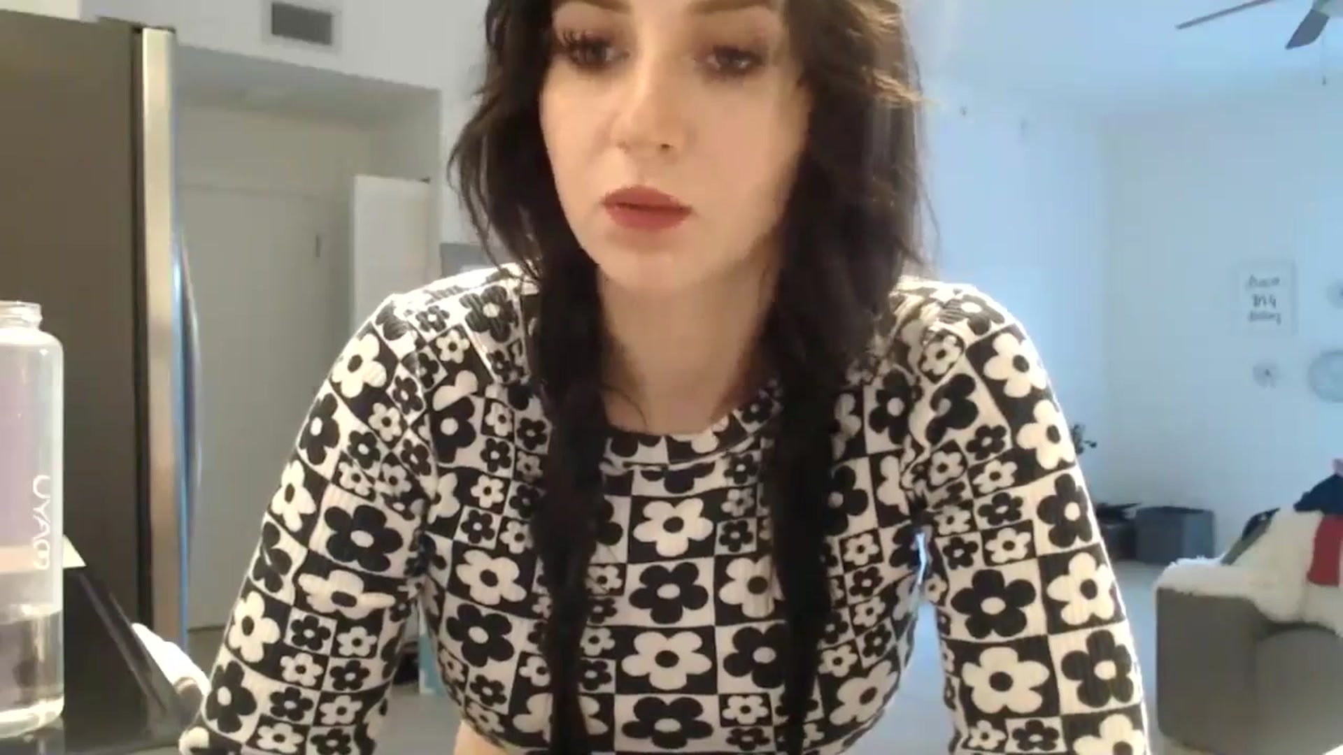 Gallery image thumbnail from hot_emo_girl's myfreecams stream on, 08/22/2024, 23:50 image 4 of 20