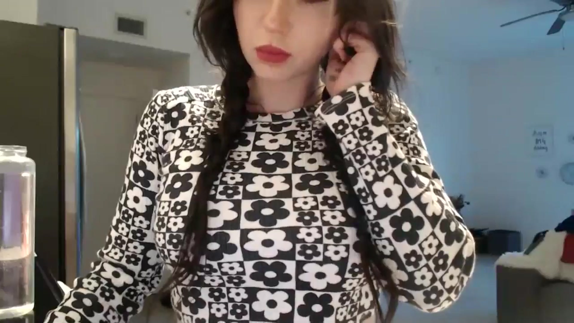 Gallery image thumbnail from hot_emo_girl's myfreecams stream on, 08/22/2024, 23:50 image 11 of 20