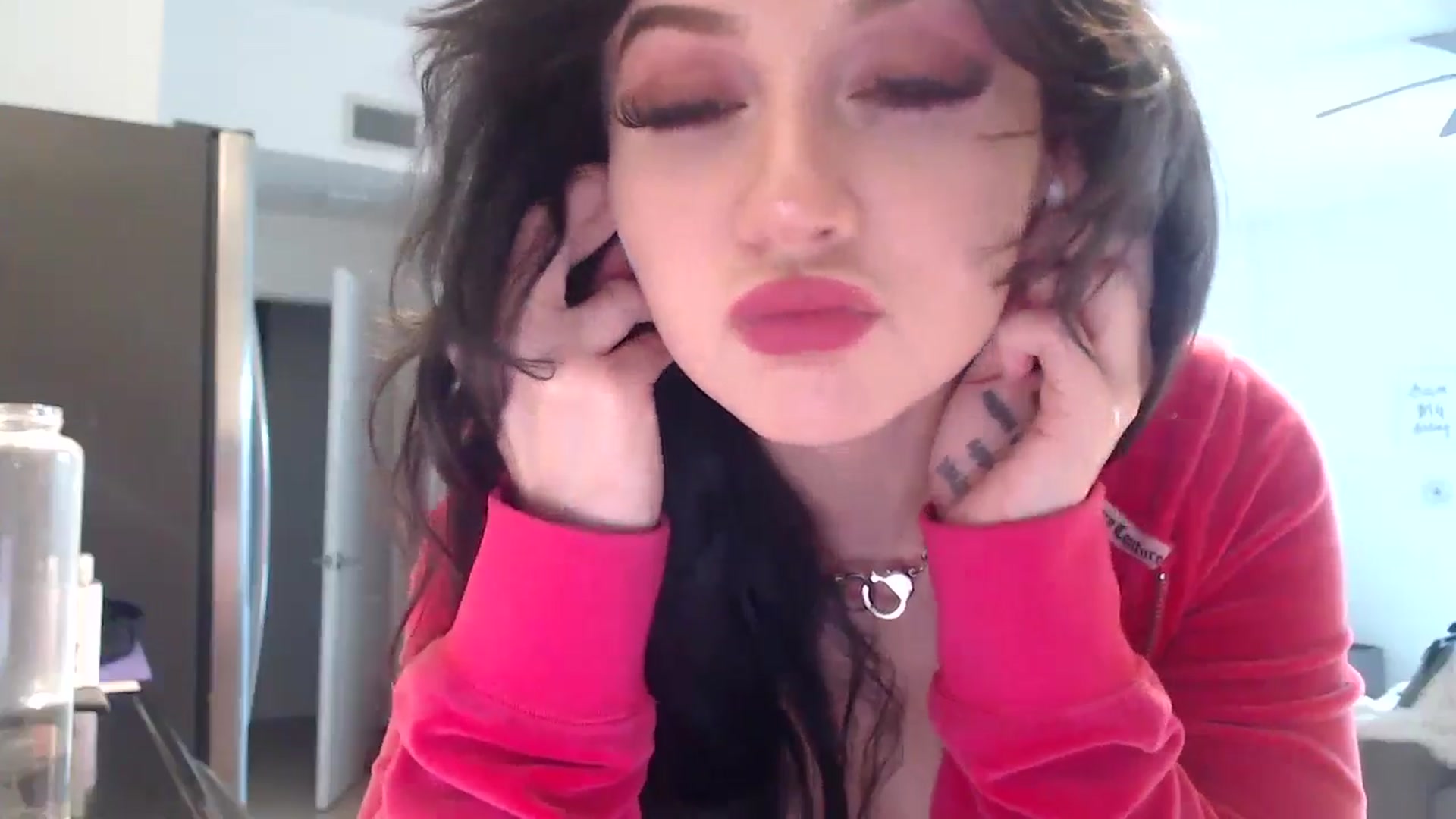 Gallery image thumbnail from hot_emo_girl's myfreecams stream on, 08/23/2024, 21:57 image 3 of 20