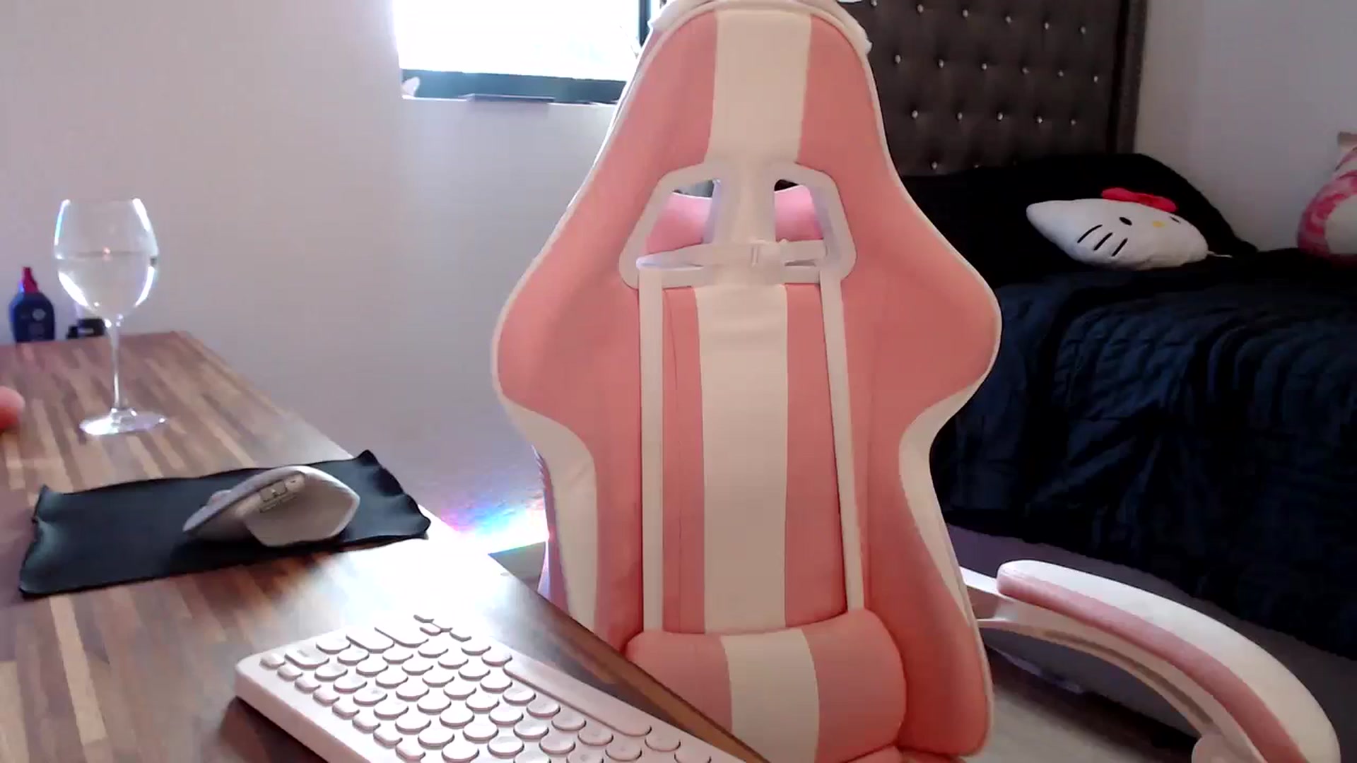 Gallery image thumbnail from hot_emo_girl's myfreecams stream on, 08/24/2024, 22:48 image 20 of 20