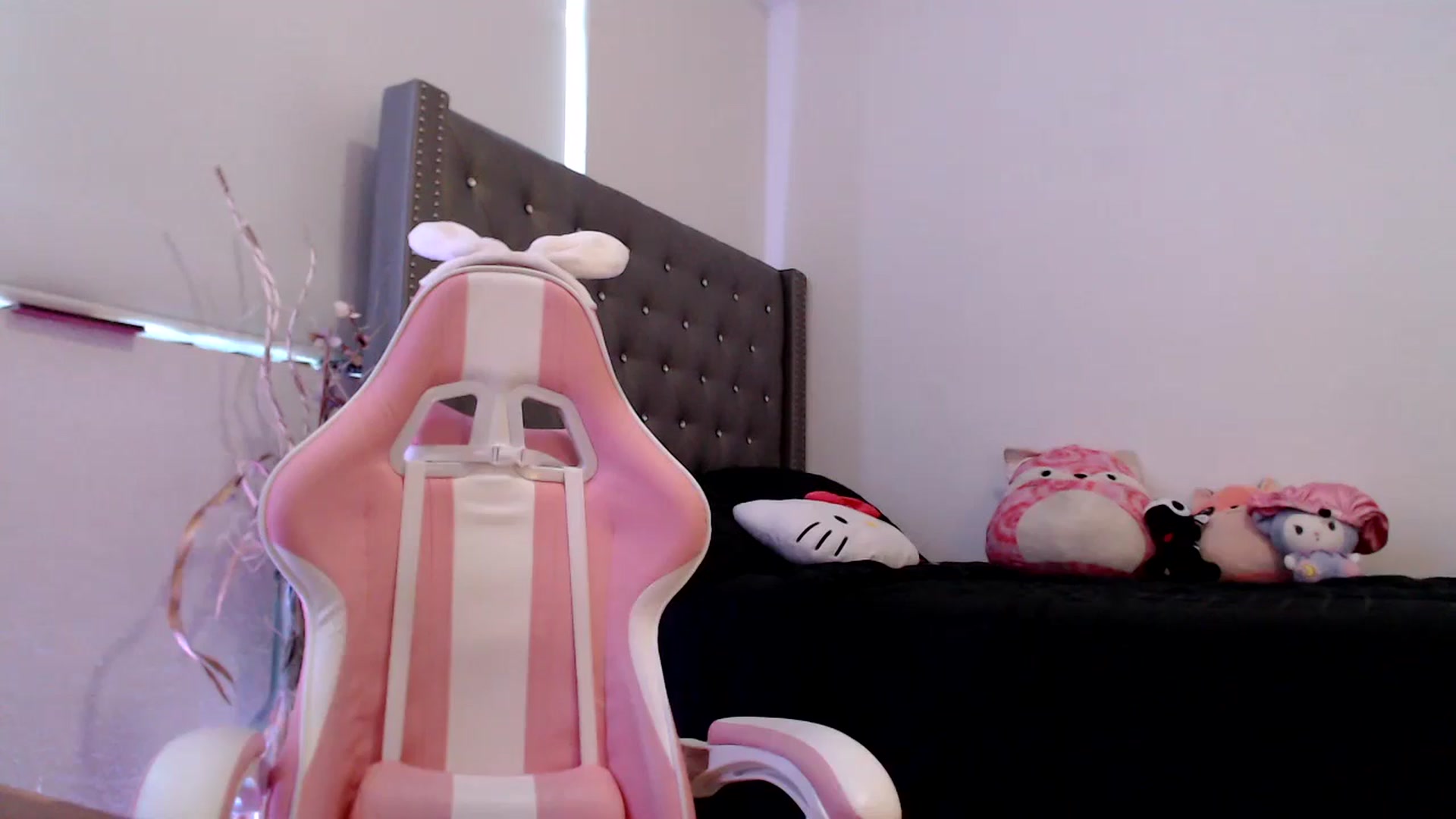 Gallery image thumbnail from hot_emo_girl's myfreecams stream on, 08/24/2024, 23:20 image 6 of 20