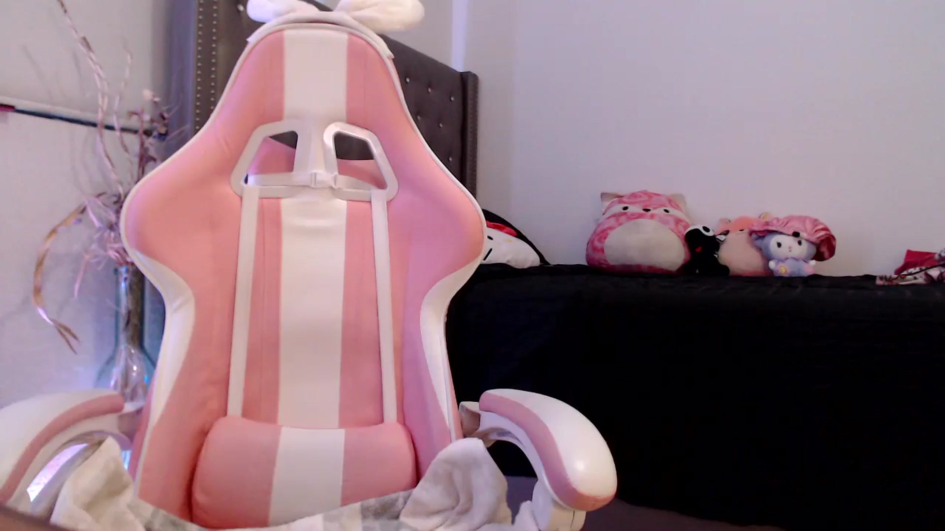 Gallery image thumbnail from hot_emo_girl's myfreecams stream on, 08/25/2024, 24:00 image 12 of 20