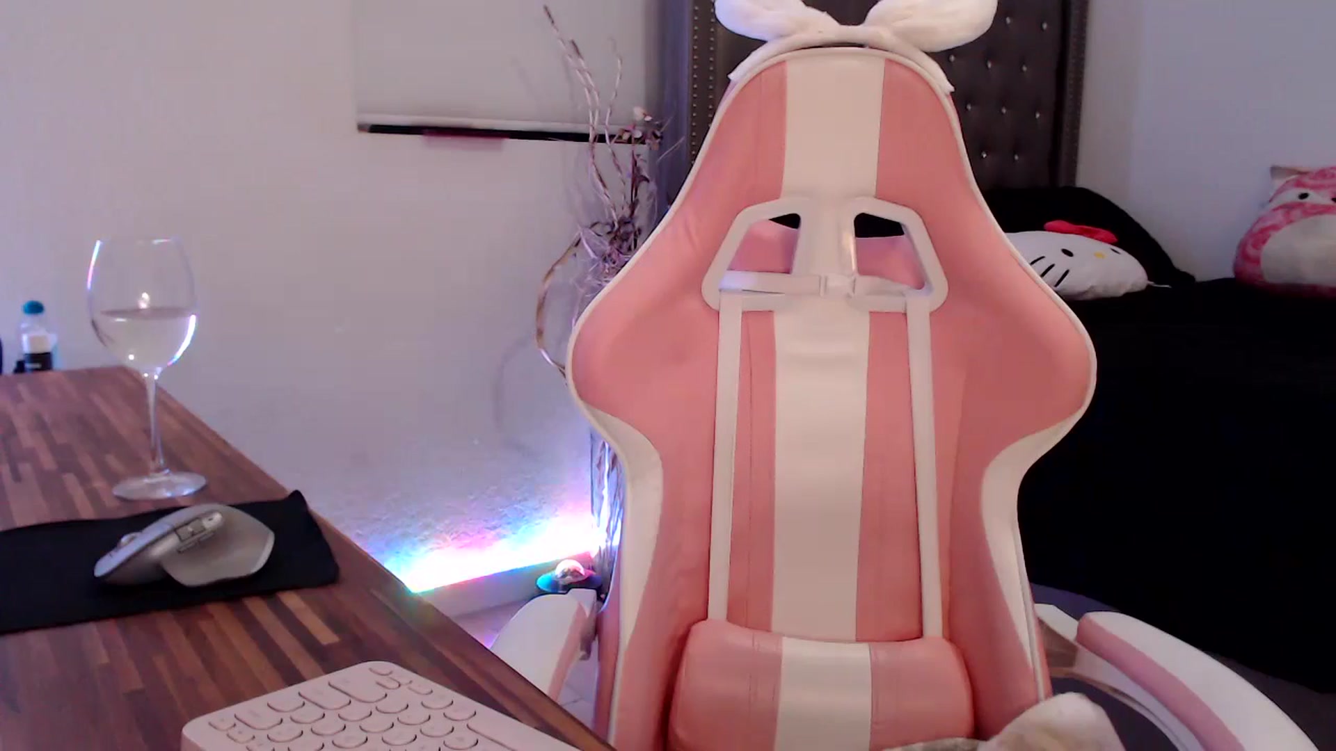Gallery image thumbnail from hot_emo_girl's myfreecams stream on, 08/25/2024, 24:00 image 16 of 20