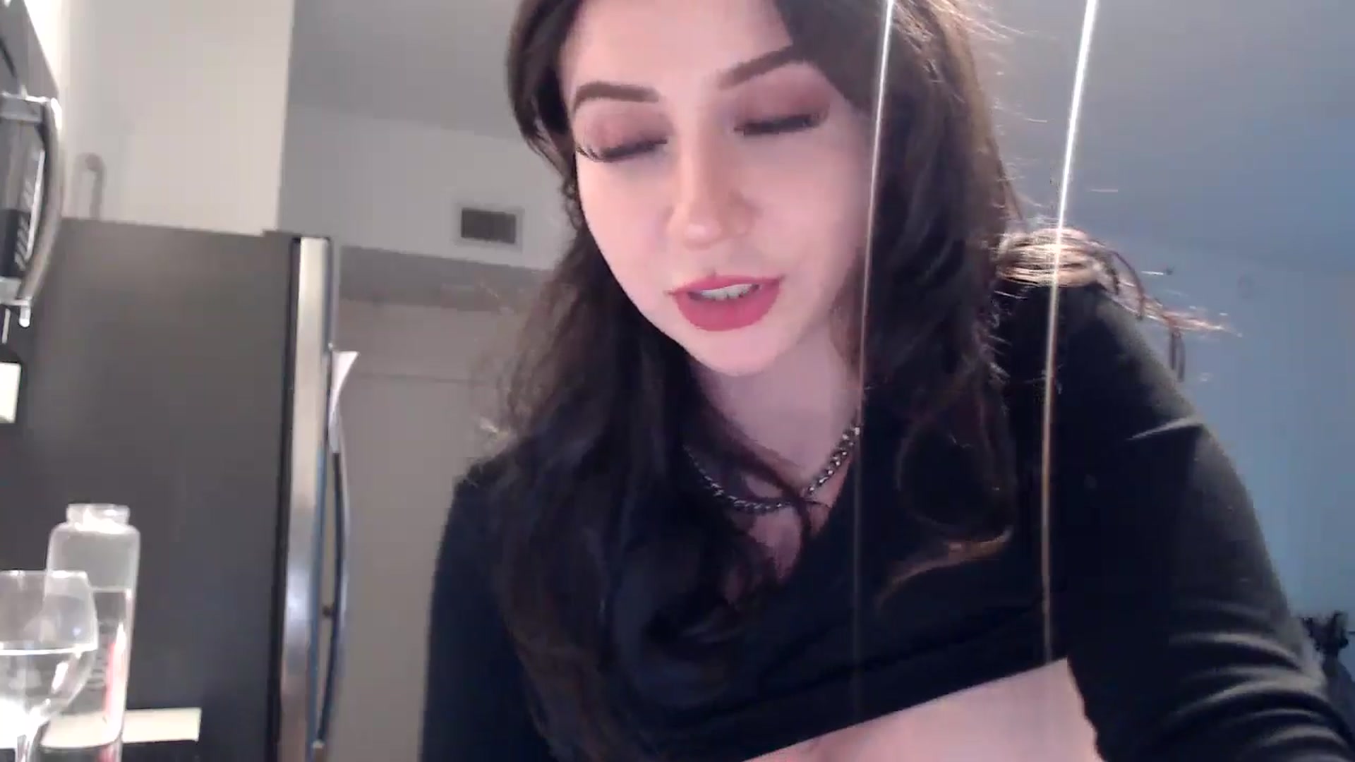 Gallery image thumbnail from hot_emo_girl's myfreecams stream on, 08/26/2024, 24:01 image 10 of 20