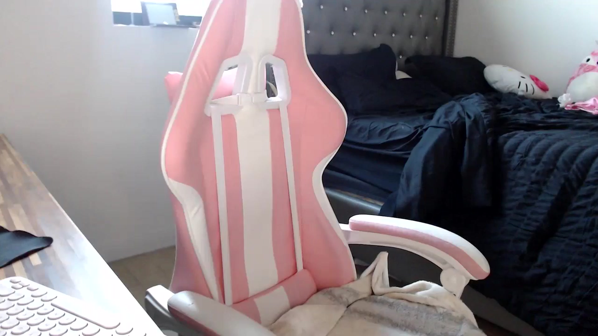 Gallery image thumbnail from hot_emo_girl's myfreecams stream on, 08/30/2024, 23:27 image 9 of 20