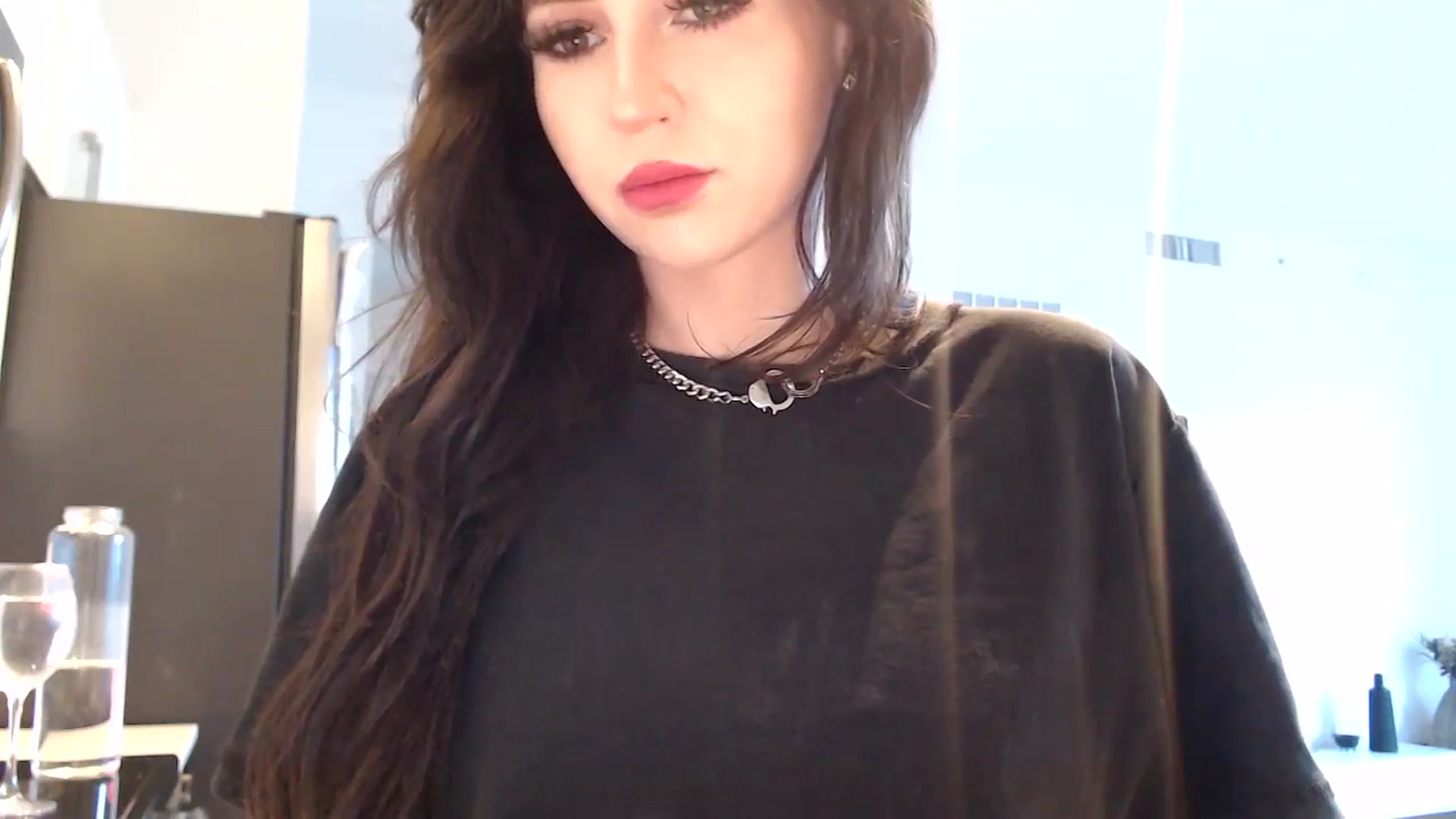 Gallery image thumbnail from hot_emo_girl's myfreecams stream on, 09/07/2024, 22:17 image 14 of 20