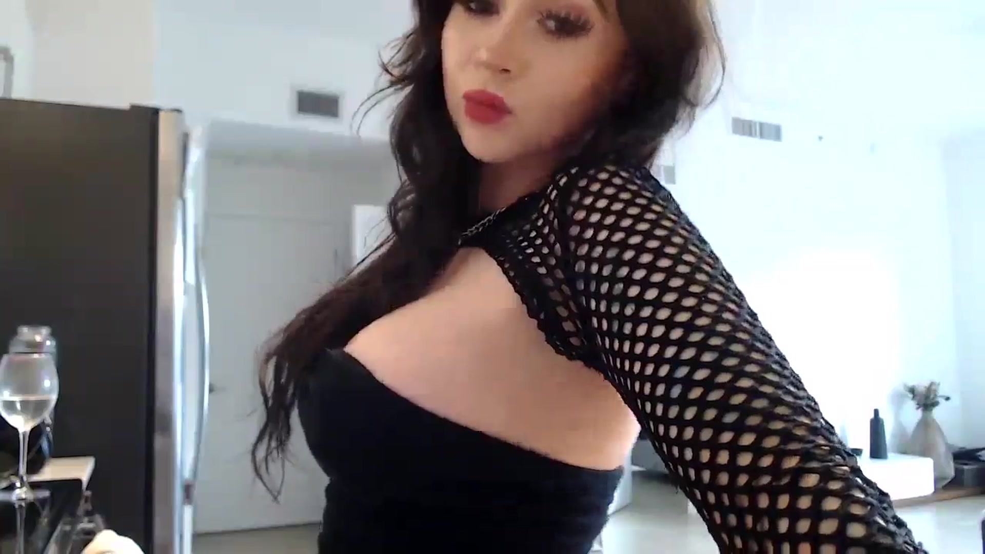 Gallery image thumbnail from hot_emo_girl's myfreecams stream on, 09/08/2024, 22:35 image 4 of 20