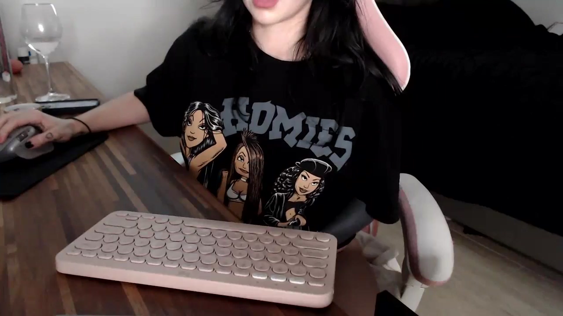 Gallery image thumbnail from hot_emo_girl's myfreecams stream on, 09/10/2024, 22:36 image 4 of 20
