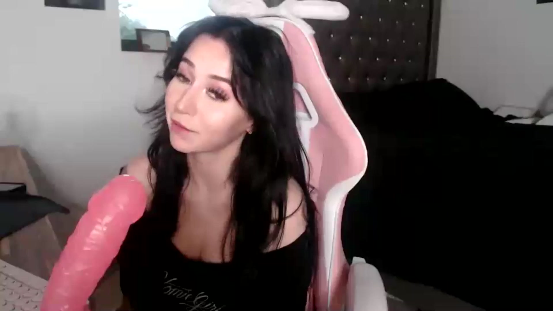 Gallery image thumbnail from hot_emo_girl's myfreecams stream on, 09/10/2024, 23:09 image 11 of 20