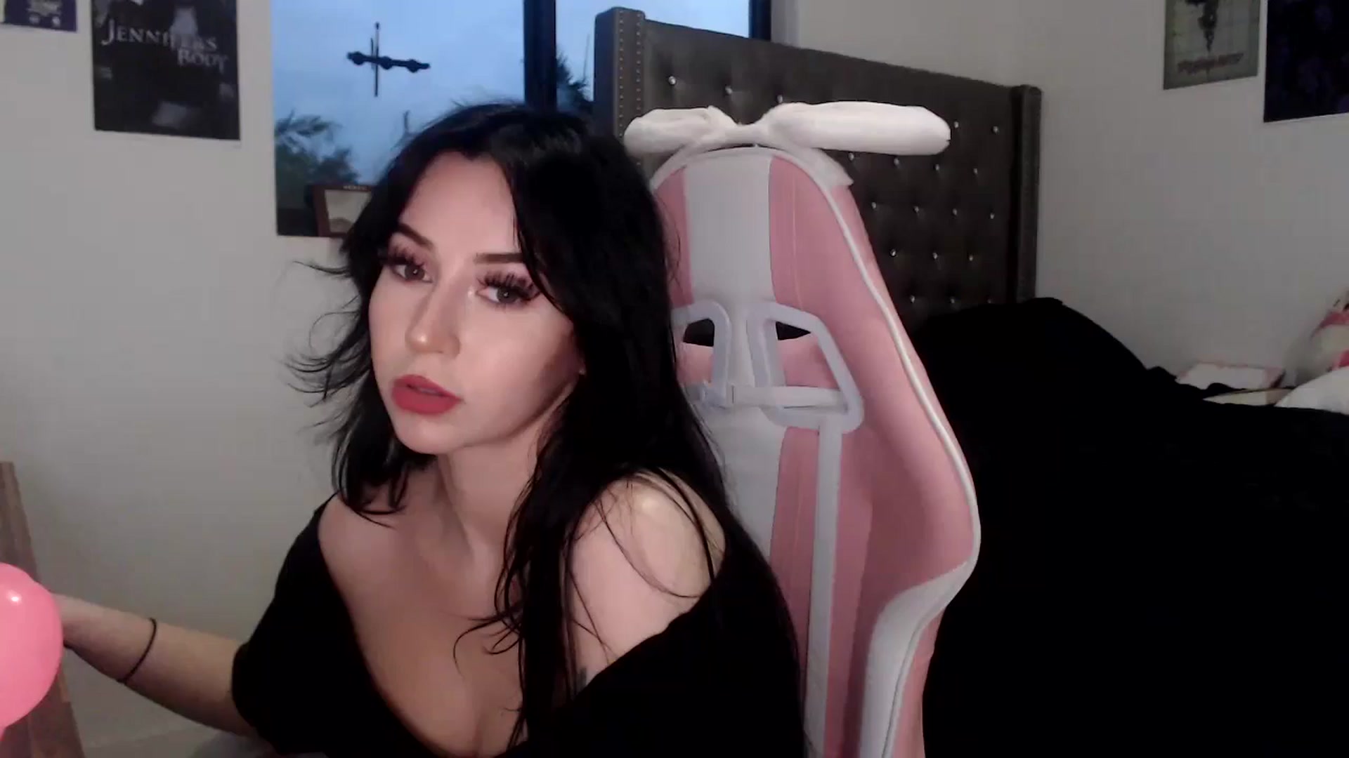 Gallery image thumbnail from hot_emo_girl's myfreecams stream on, 09/11/2024, 24:33 image 1 of 20