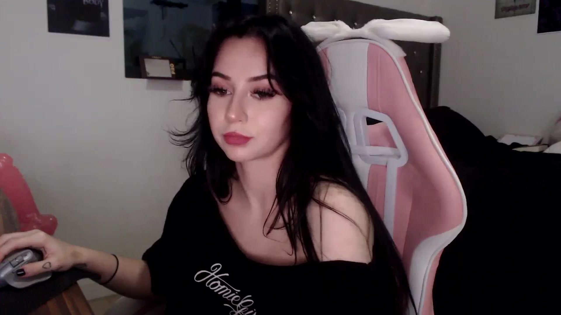 Gallery image thumbnail from hot_emo_girl's myfreecams stream on, 09/11/2024, 24:33 image 6 of 20