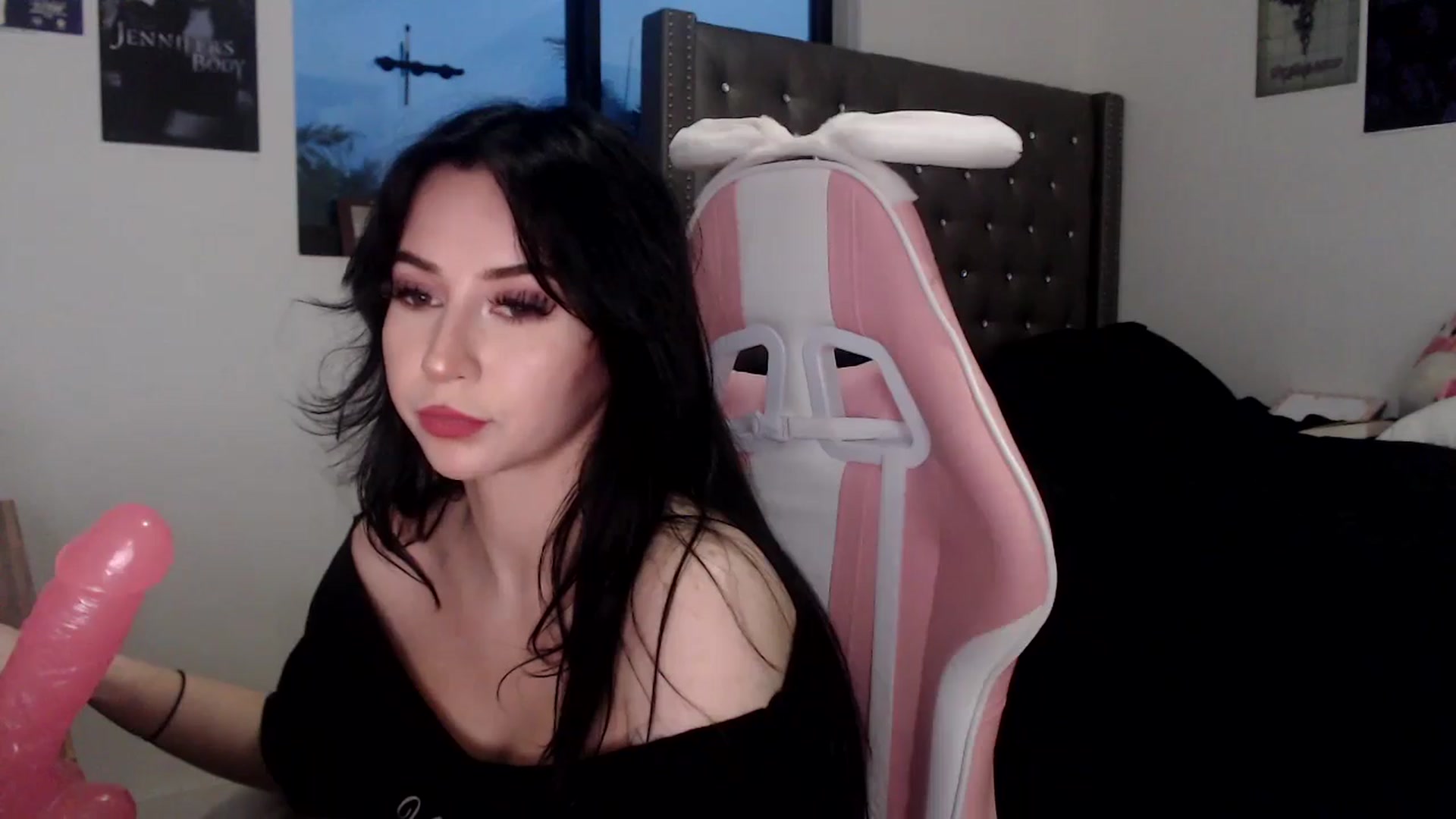 Gallery image thumbnail from hot_emo_girl's myfreecams stream on, 09/11/2024, 24:33 image 2 of 20