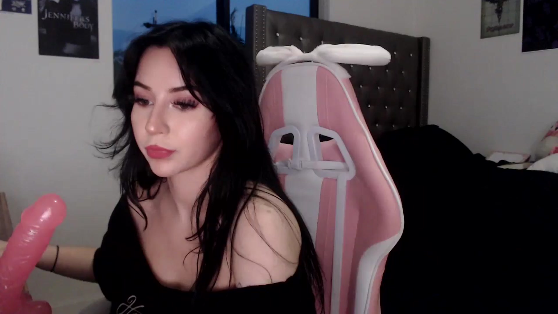 Gallery image thumbnail from hot_emo_girl's myfreecams stream on, 09/11/2024, 24:33 image 3 of 20