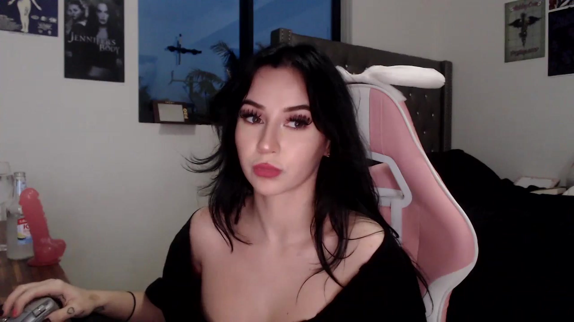 Gallery image thumbnail from hot_emo_girl's myfreecams stream on, 09/11/2024, 24:33 image 4 of 20