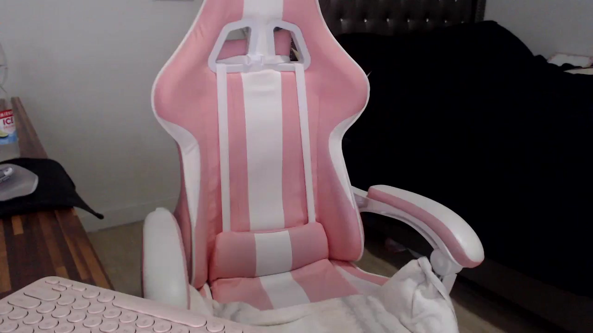 Gallery image thumbnail from hot_emo_girl's myfreecams stream on, 09/11/2024, 24:33 image 19 of 20