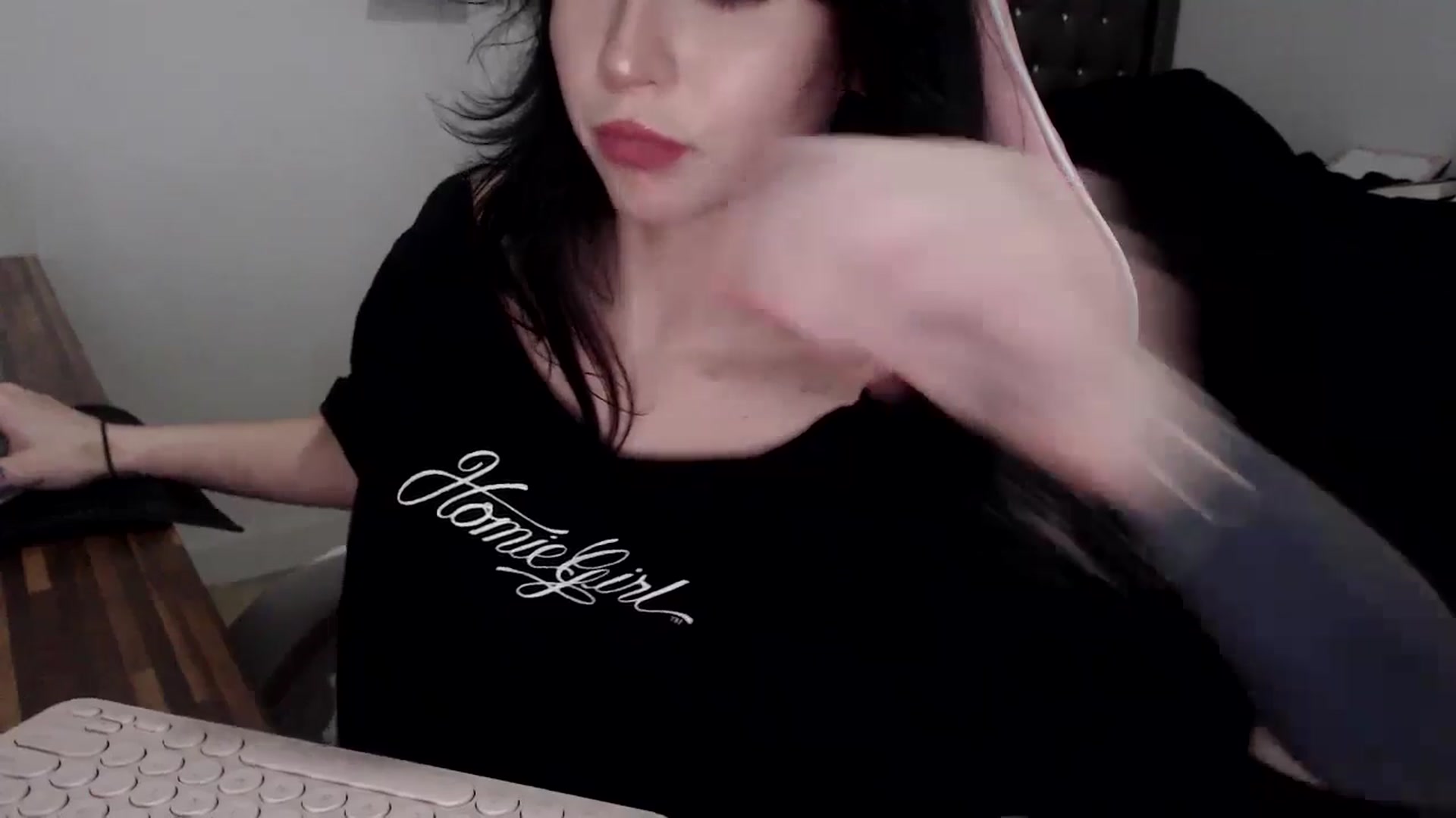 Gallery image thumbnail from hot_emo_girl's myfreecams stream on, 09/11/2024, 24:33 image 11 of 20
