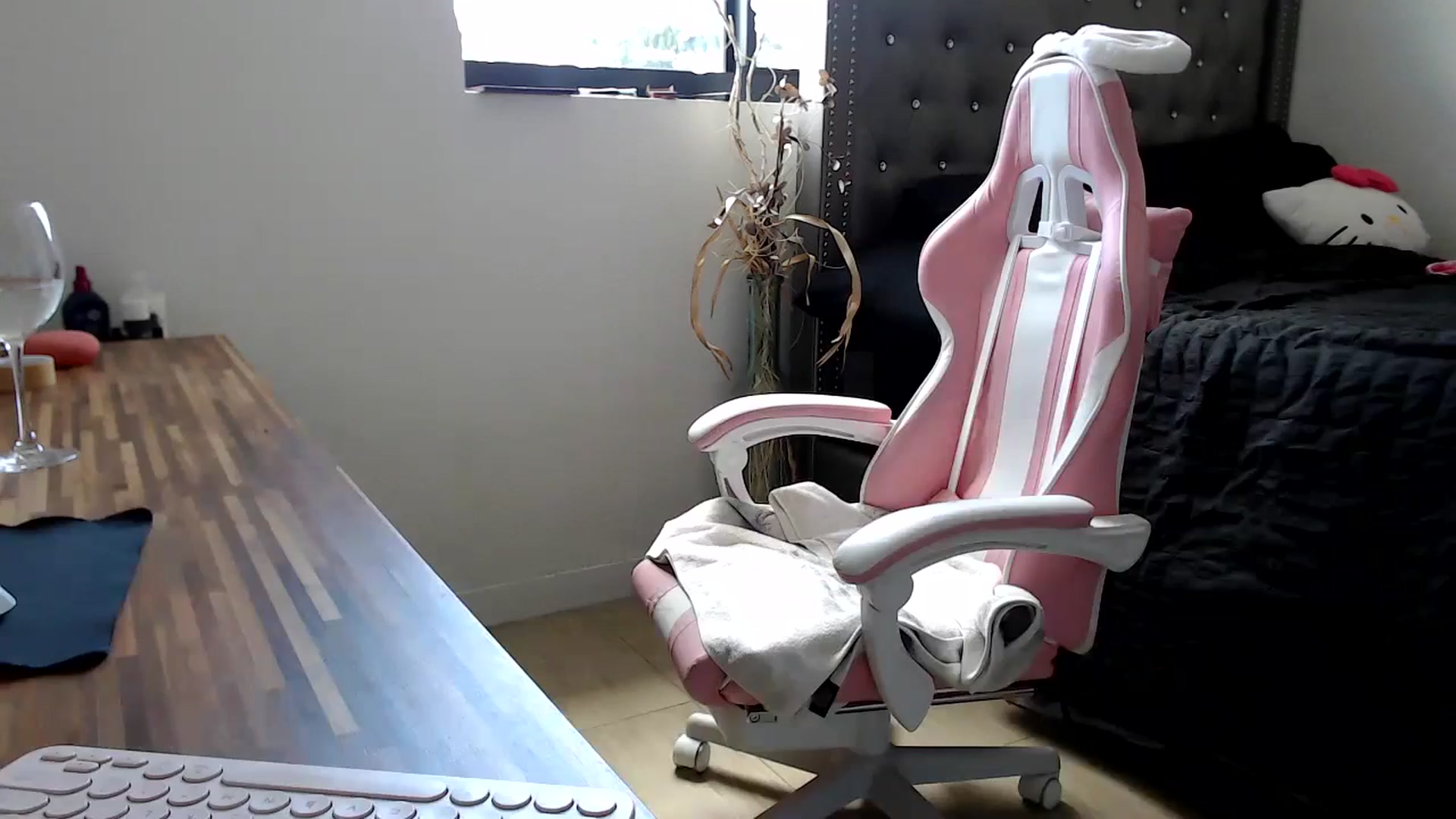 Gallery image thumbnail from hot_emo_girl's myfreecams stream on, 09/13/2024, 16:42 image 17 of 20