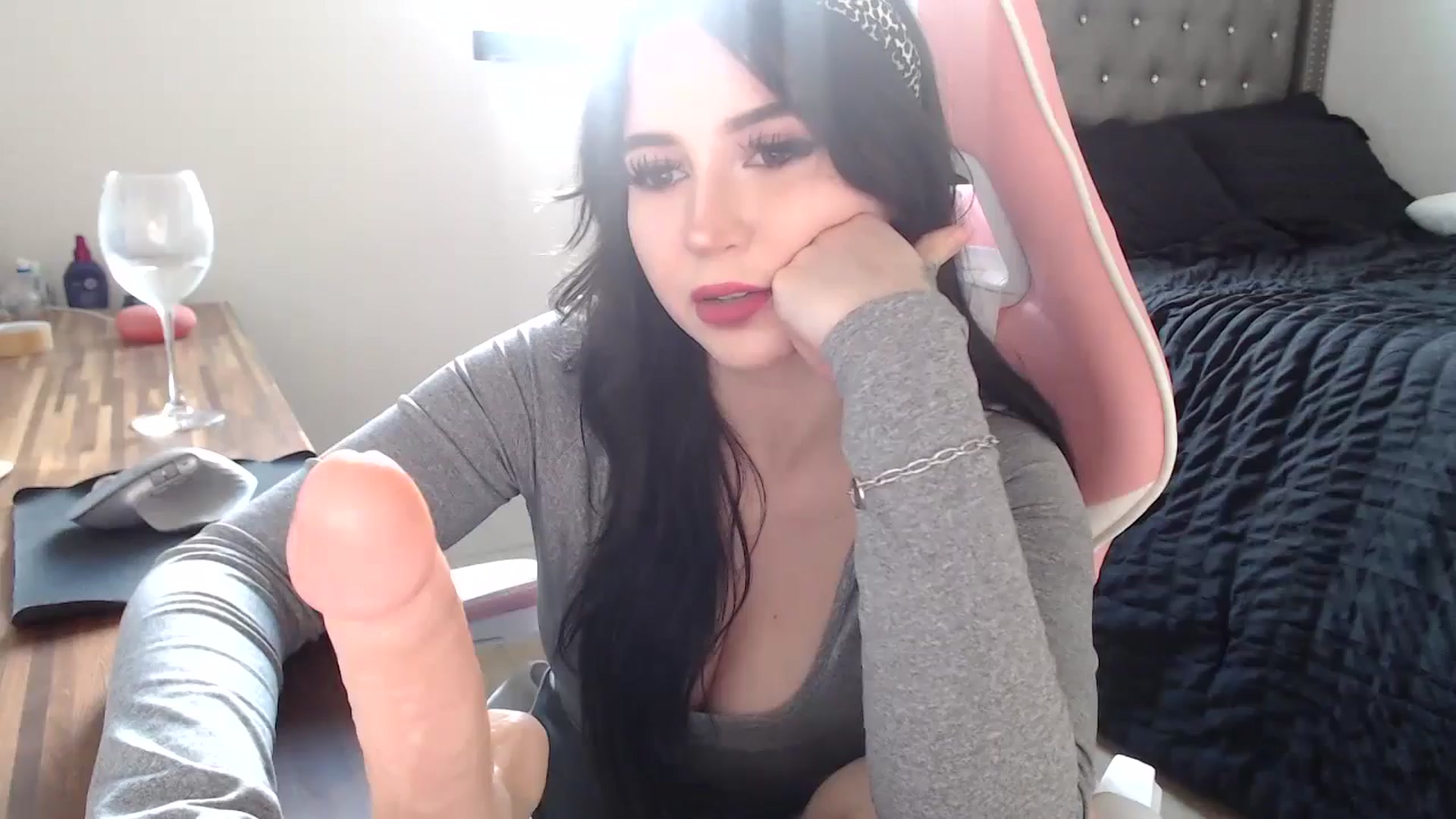 Gallery image thumbnail from hot_emo_girl's myfreecams stream on, 09/14/2024, 22:40 image 5 of 20