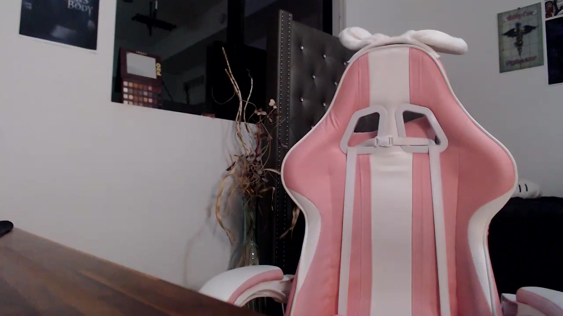 Gallery image thumbnail from hot_emo_girl's myfreecams stream on, 09/18/2024, 24:35 image 5 of 20