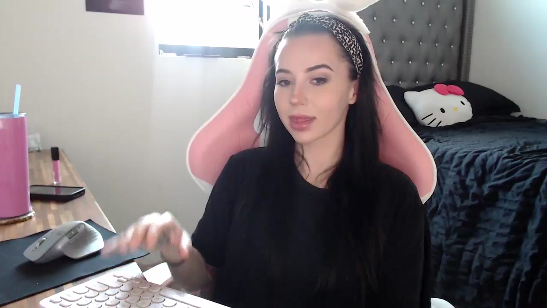 Gallery image thumbnail from hot_emo_girl's myfreecams stream on, 09/21/2024, 22:46 image 11 of 20