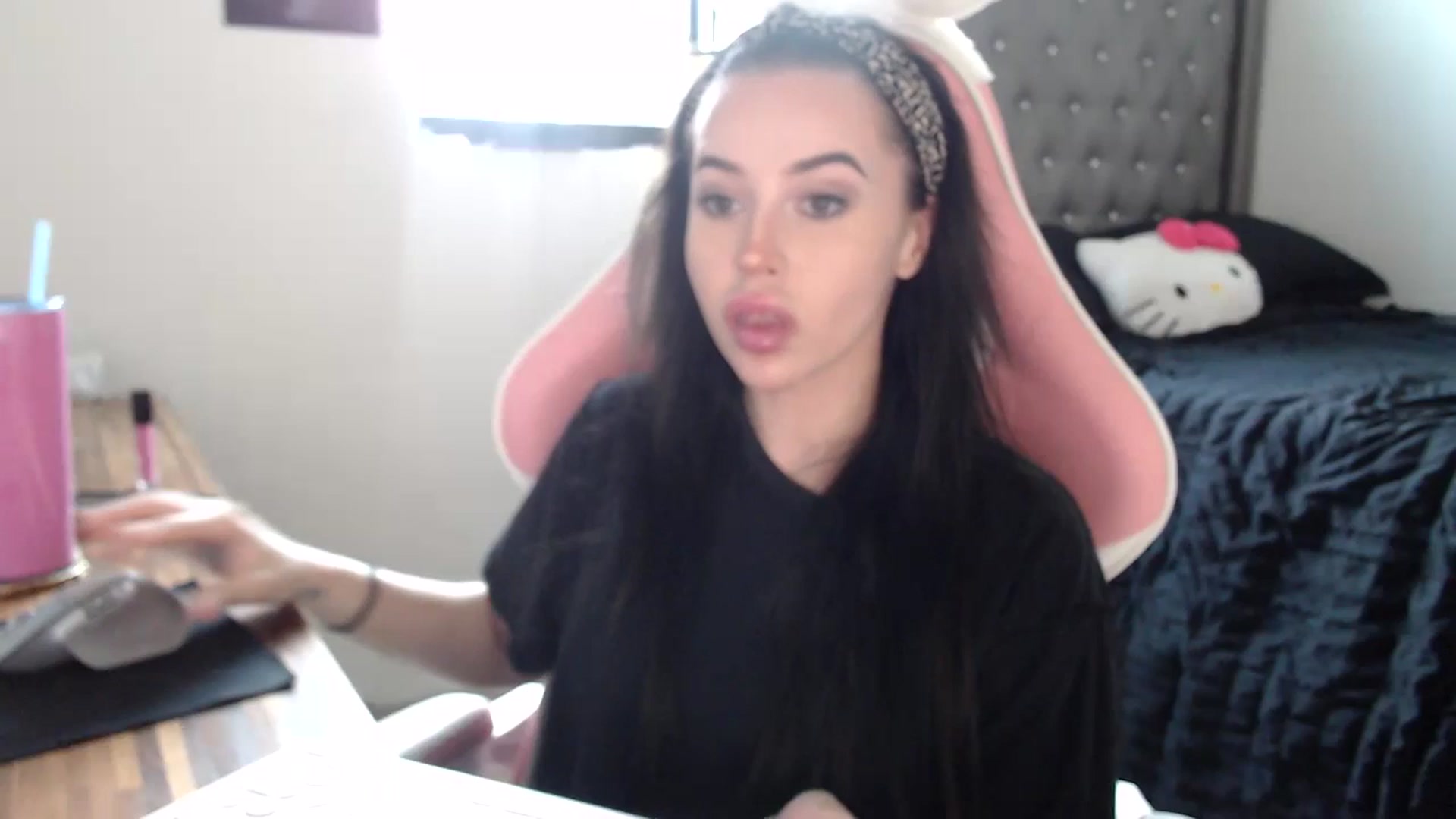 Gallery image thumbnail from hot_emo_girl's myfreecams stream on, 09/21/2024, 22:46 image 1 of 20
