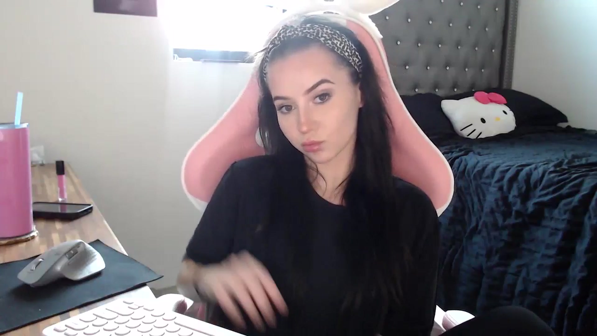 Gallery image thumbnail from hot_emo_girl's myfreecams stream on, 09/21/2024, 22:46 image 14 of 20
