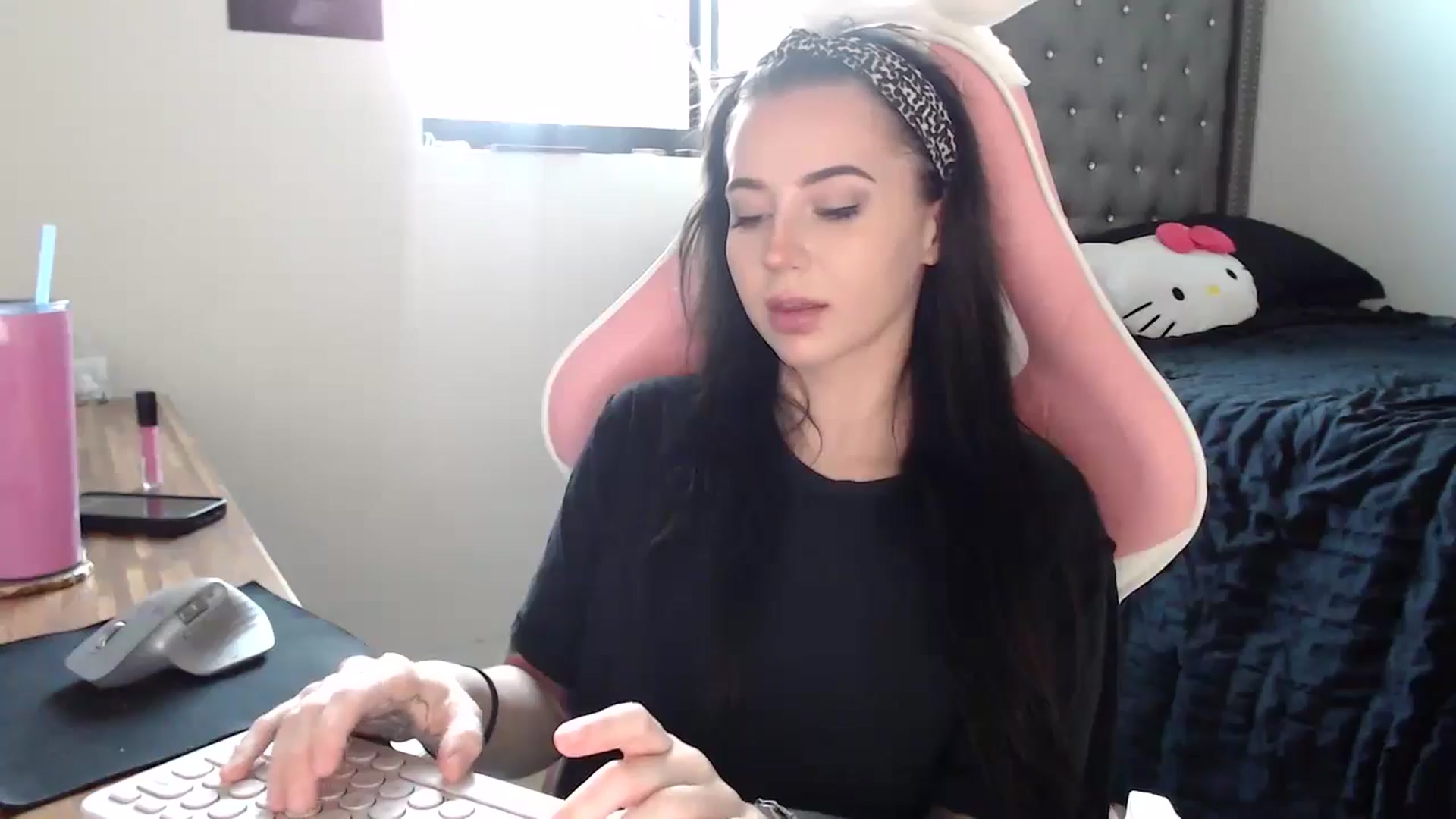 Gallery image thumbnail from hot_emo_girl's myfreecams stream on, 09/21/2024, 22:46 image 19 of 20