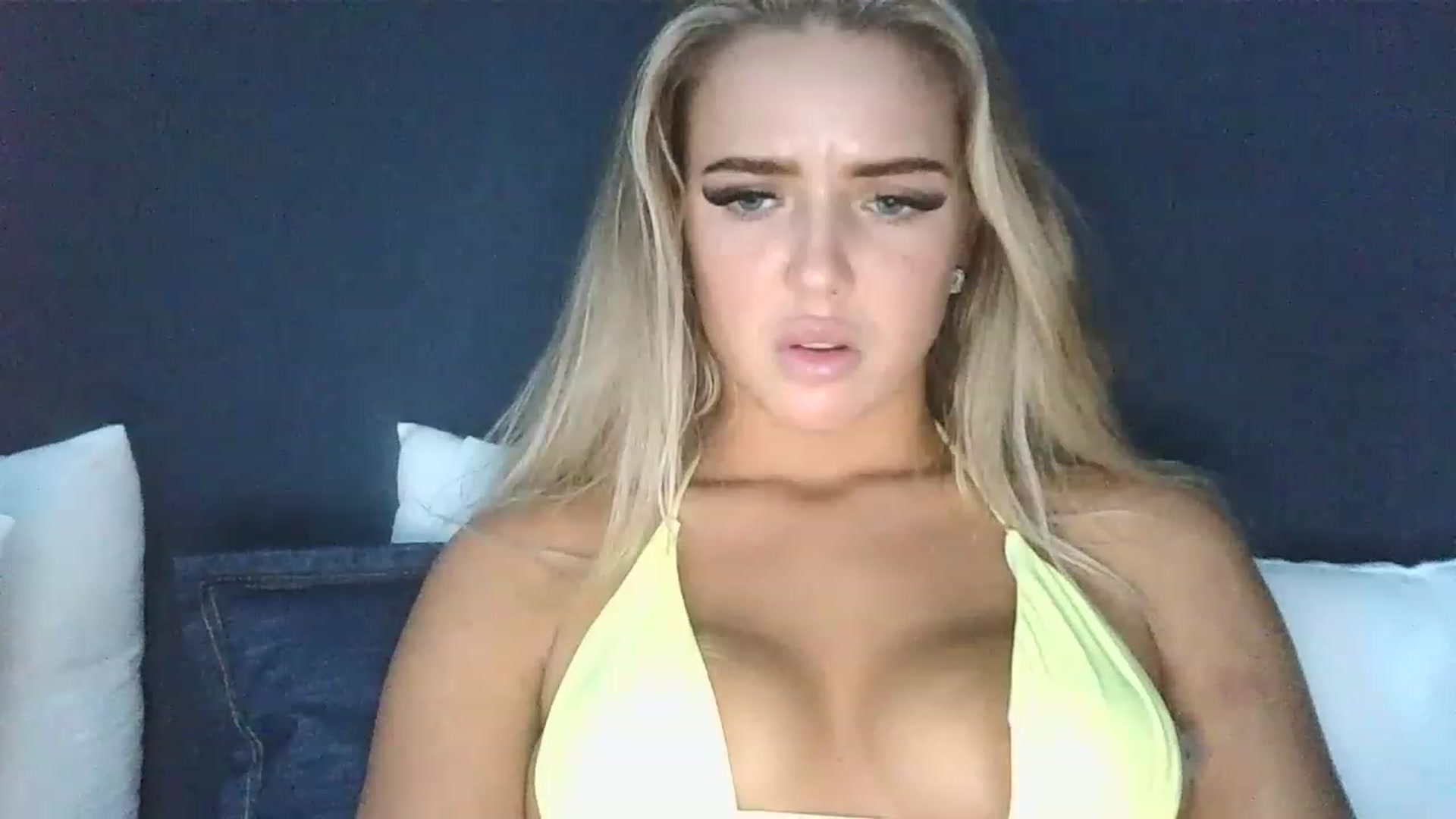 Gallery image thumbnail from hotbaby08's myfreecams stream on, 11/25/2022, 13:37 image 15 of 20