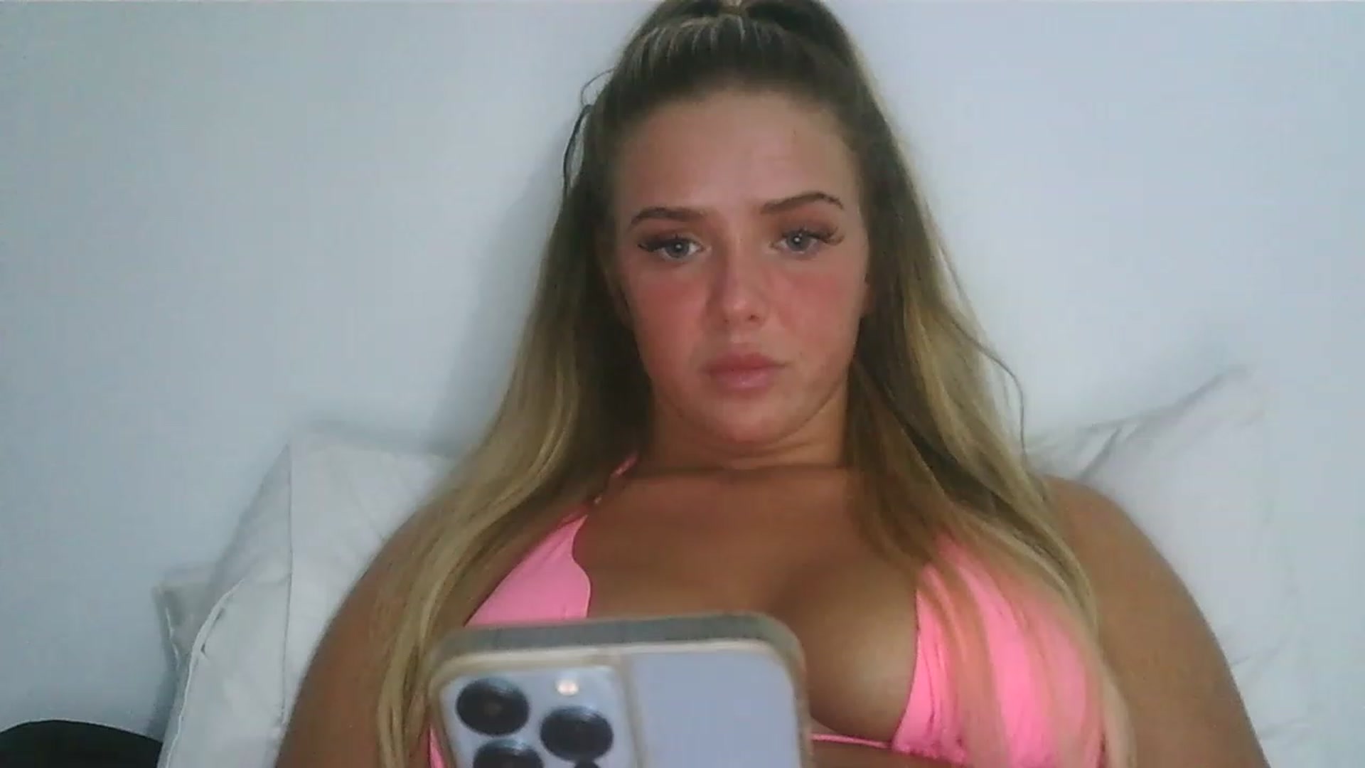 Gallery image thumbnail from hotbaby08's myfreecams stream on, 01/20/2023, 16:40 image 6 of 20