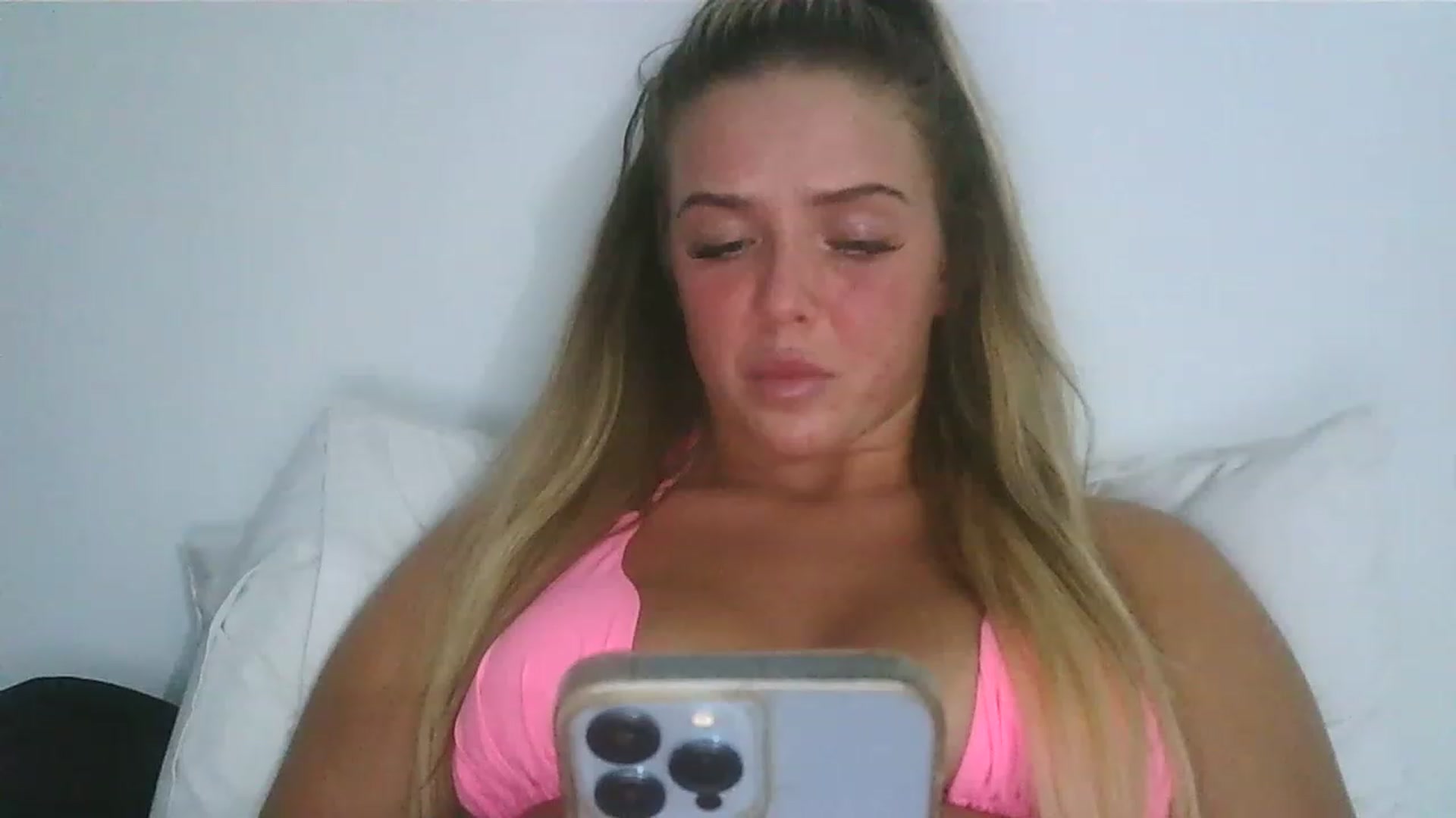 Gallery image thumbnail from hotbaby08's myfreecams stream on, 01/20/2023, 16:40 image 4 of 20