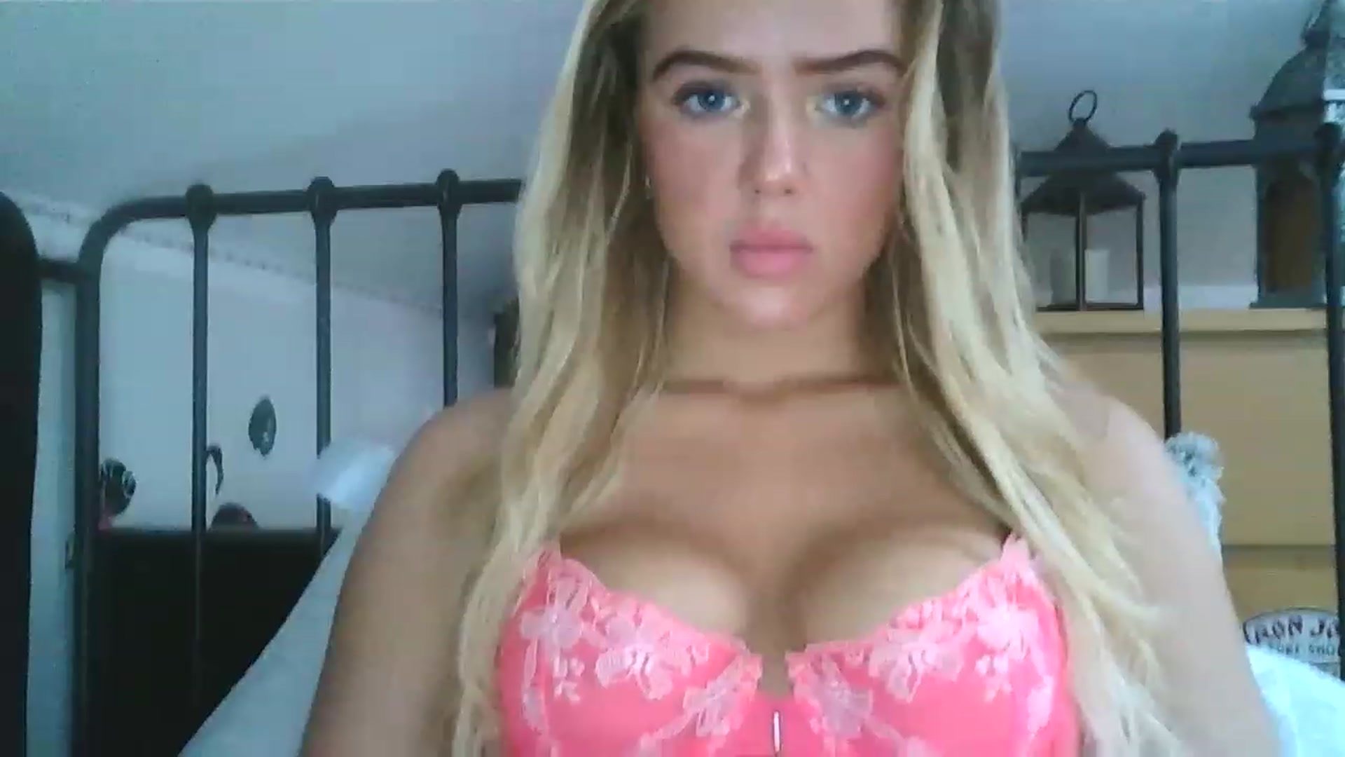 Gallery image thumbnail from hotbaby08's myfreecams stream on, 02/27/2023, 12:01 image 11 of 20
