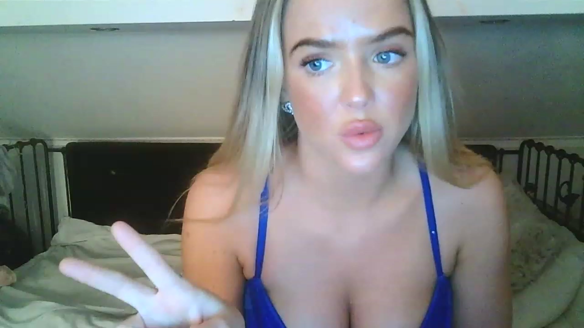 Gallery image thumbnail from hotbaby08's myfreecams stream on, 02/28/2023, 21:06 image 6 of 20