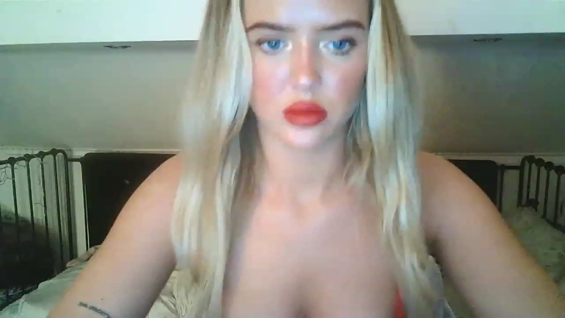 Gallery image thumbnail from hotbaby08's myfreecams stream on, 03/04/2023, 21:45 image 17 of 20