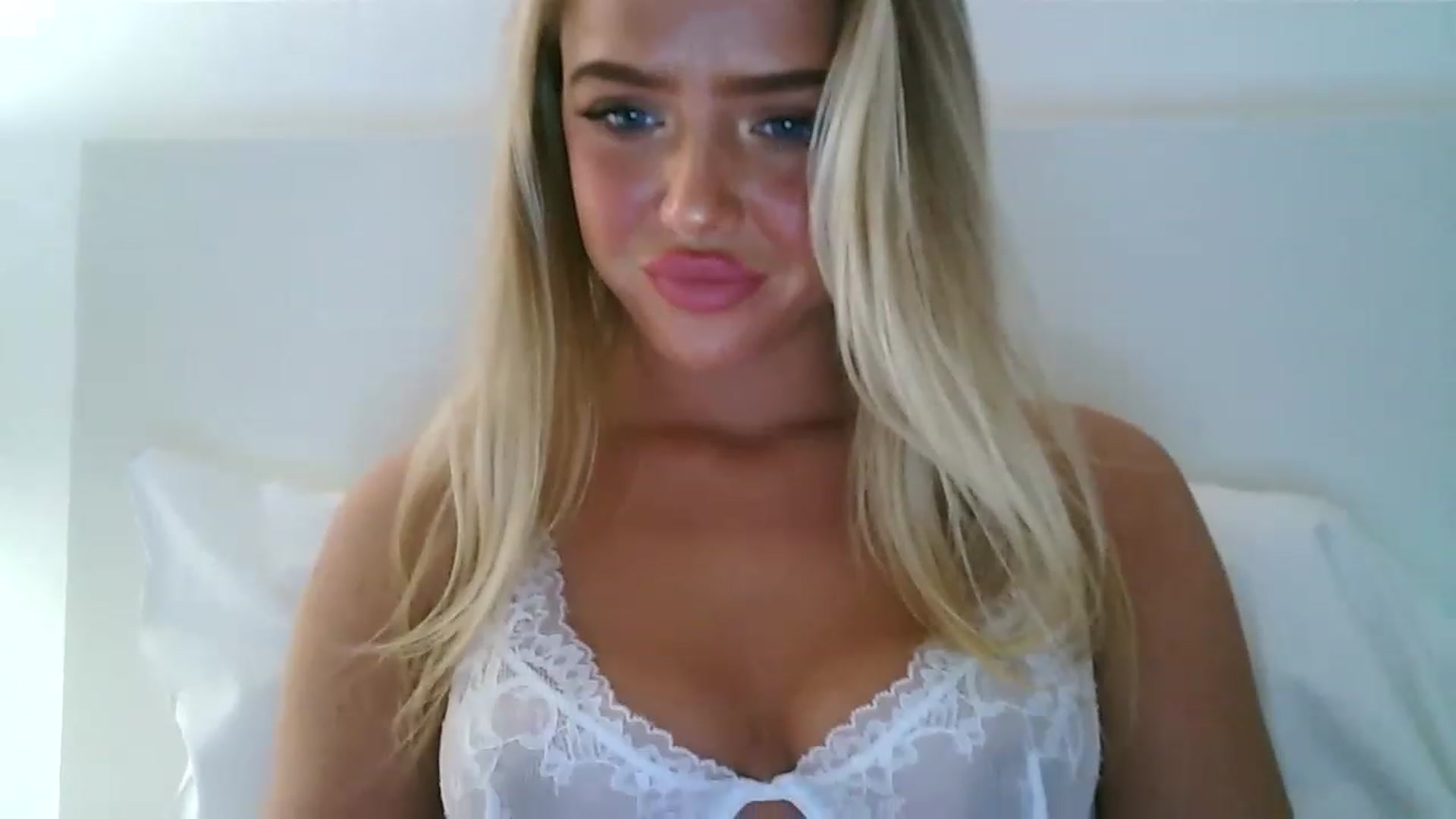Gallery image thumbnail from hotbaby08's myfreecams stream on, 03/14/2023, 17:33 image 13 of 20