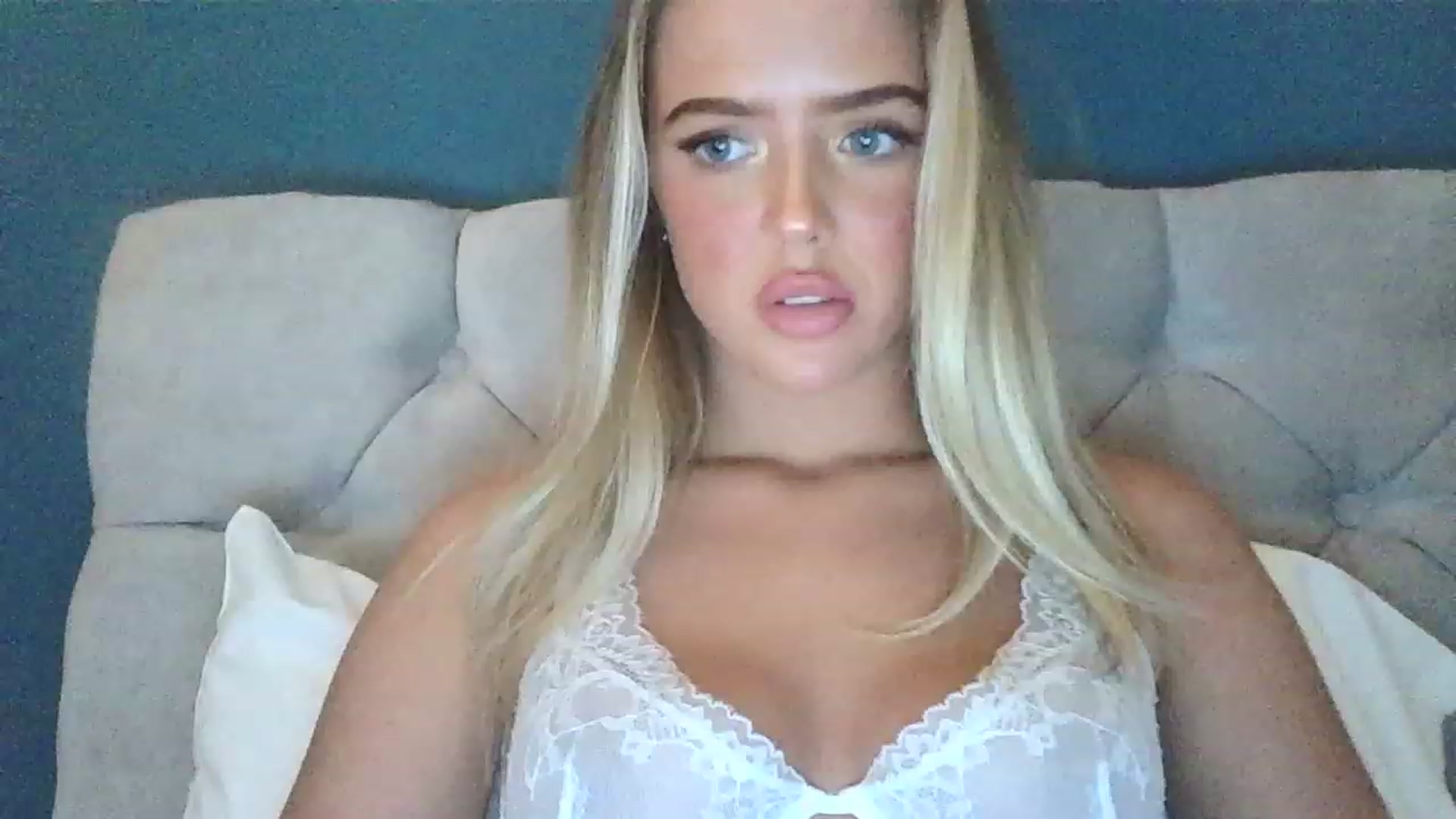 Gallery image thumbnail from hotbaby08's myfreecams stream on, 03/14/2023, 19:00 image 18 of 20