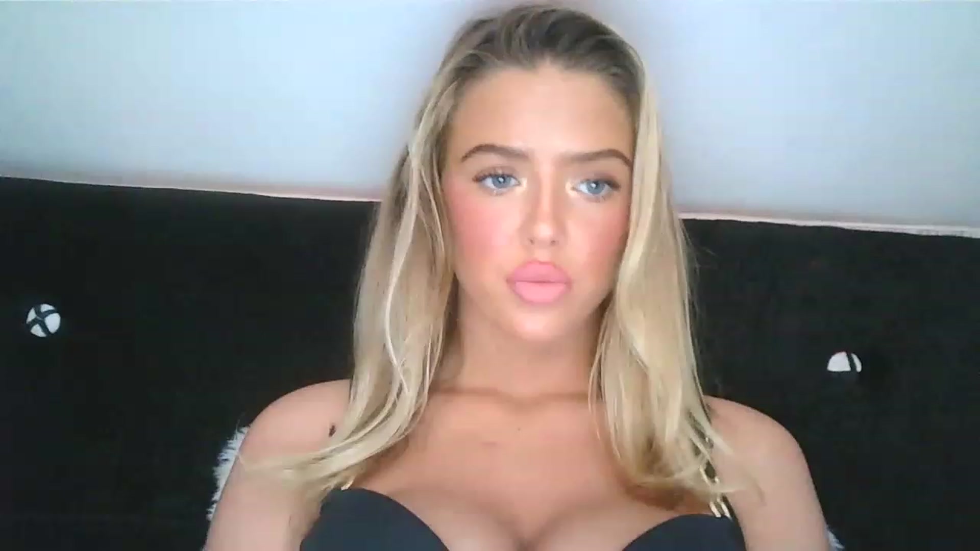 Gallery image thumbnail from hotbaby08's myfreecams stream on, 03/29/2023, 13:56 image 19 of 20
