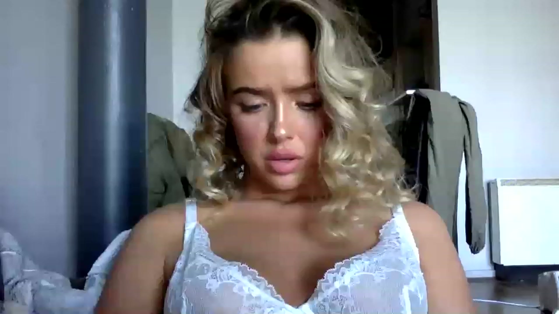 Gallery image thumbnail from hotbaby08's myfreecams stream on, 04/07/2023, 17:28 image 17 of 20