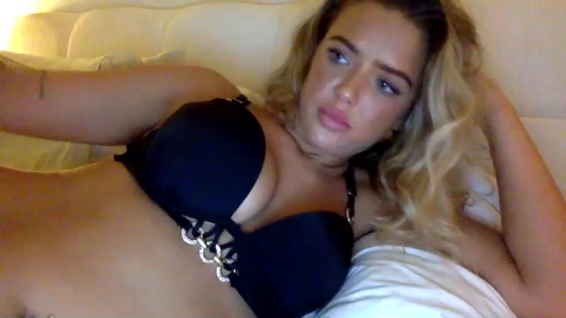 Gallery image thumbnail from hotbaby08's myfreecams stream on, 04/09/2023, 20:53 image 5 of 20