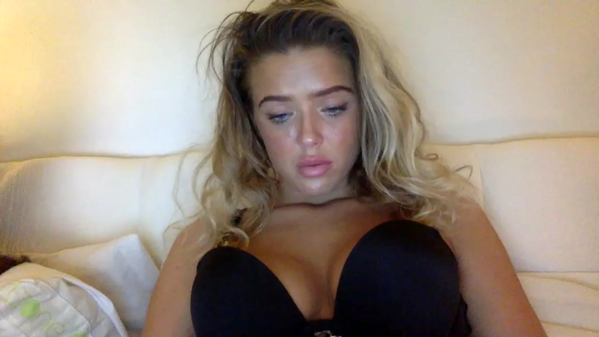 Gallery image thumbnail from hotbaby08's myfreecams stream on, 04/09/2023, 20:53 image 19 of 20