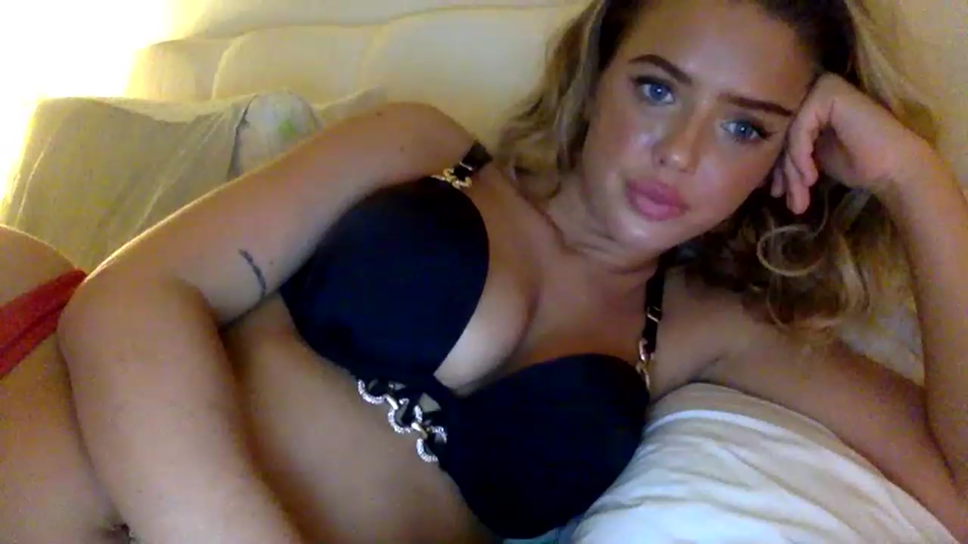 Gallery image thumbnail from hotbaby08's myfreecams stream on, 04/09/2023, 20:53 image 2 of 20
