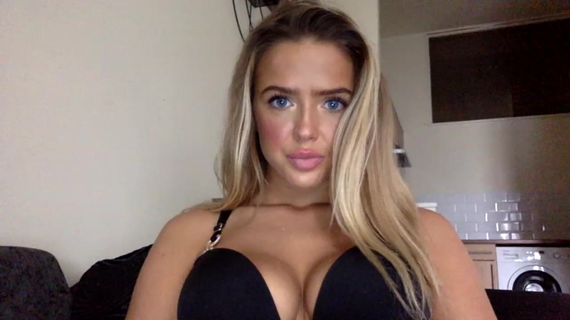 Gallery image thumbnail from hotbaby08's myfreecams stream on, 04/12/2023, 10:52 image 5 of 20