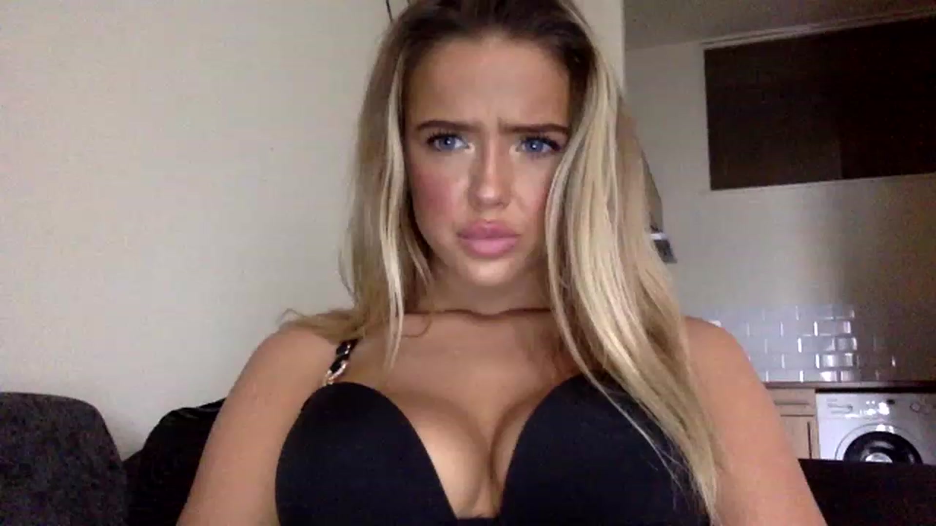 Gallery image thumbnail from hotbaby08's myfreecams stream on, 04/12/2023, 10:52 image 6 of 20